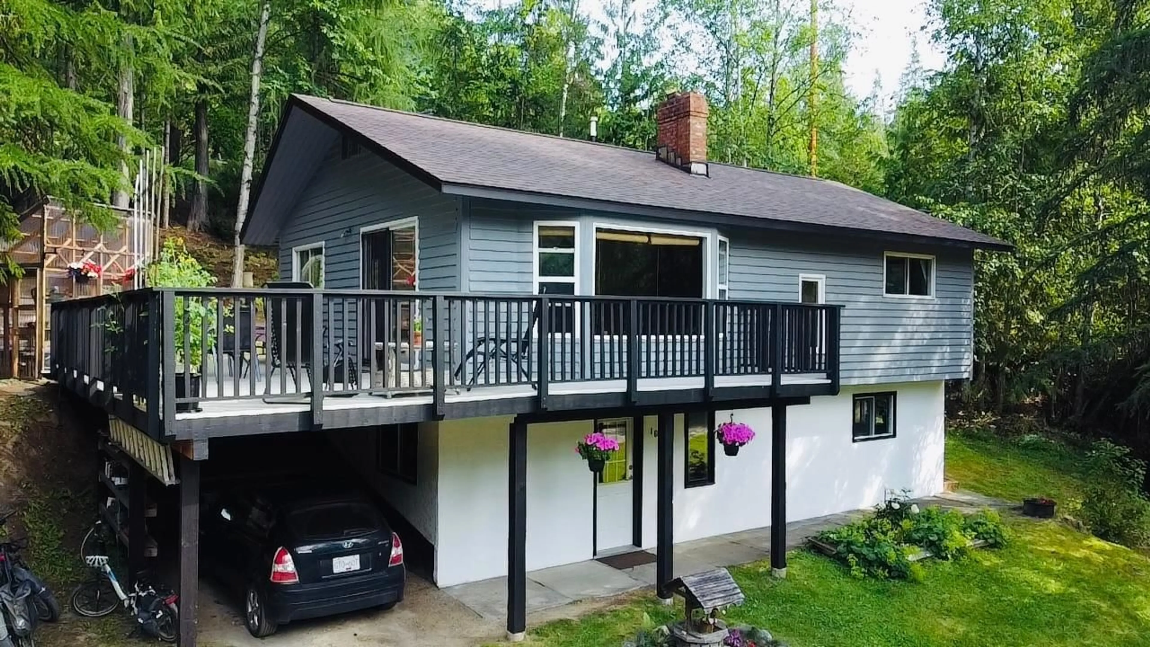 Cottage for 1630 CAROL STREET, Kaslo British Columbia V0G1M0