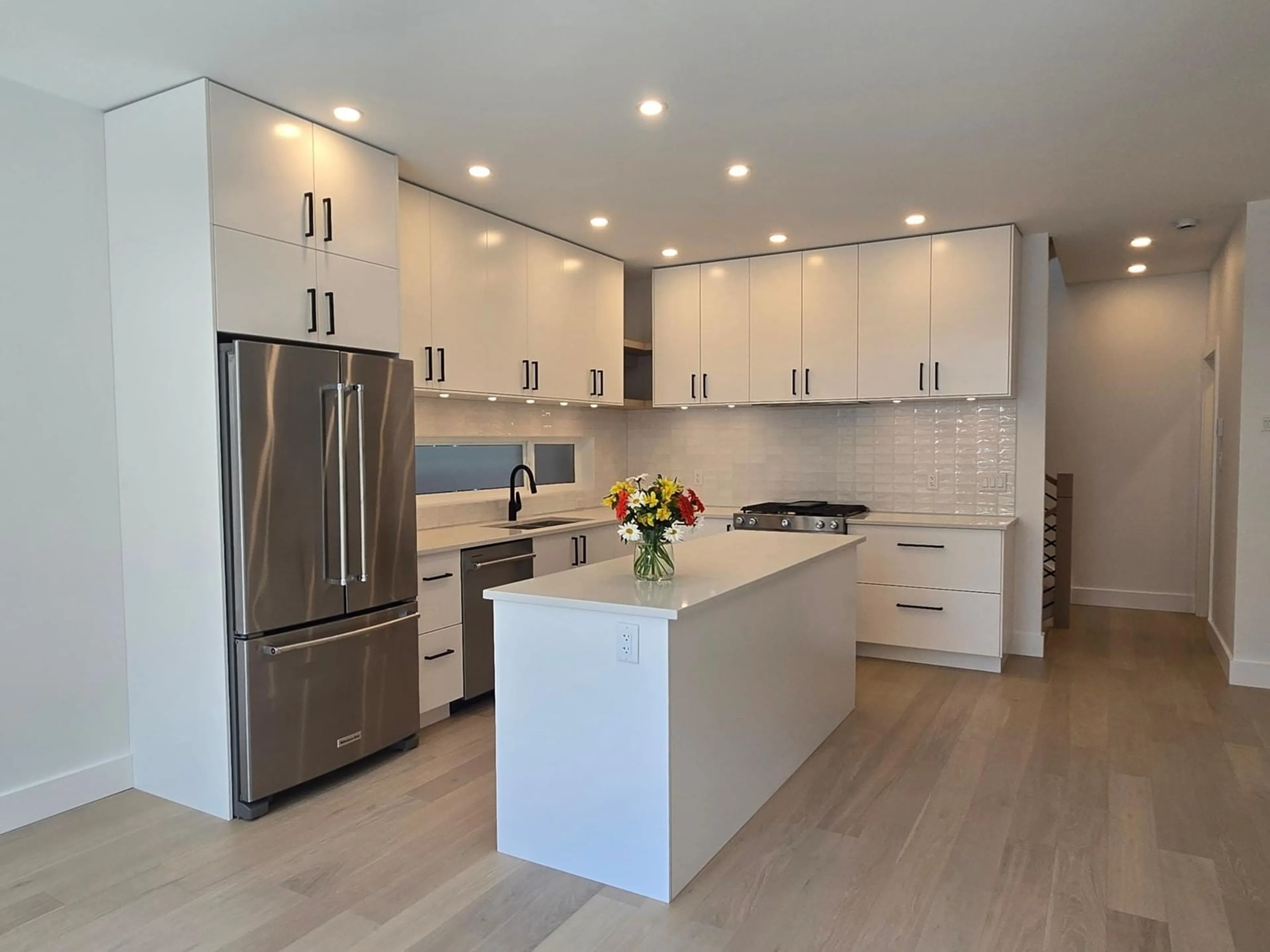 Contemporary kitchen for B - 516 ROBSON STREET, Nelson British Columbia V1L5A7