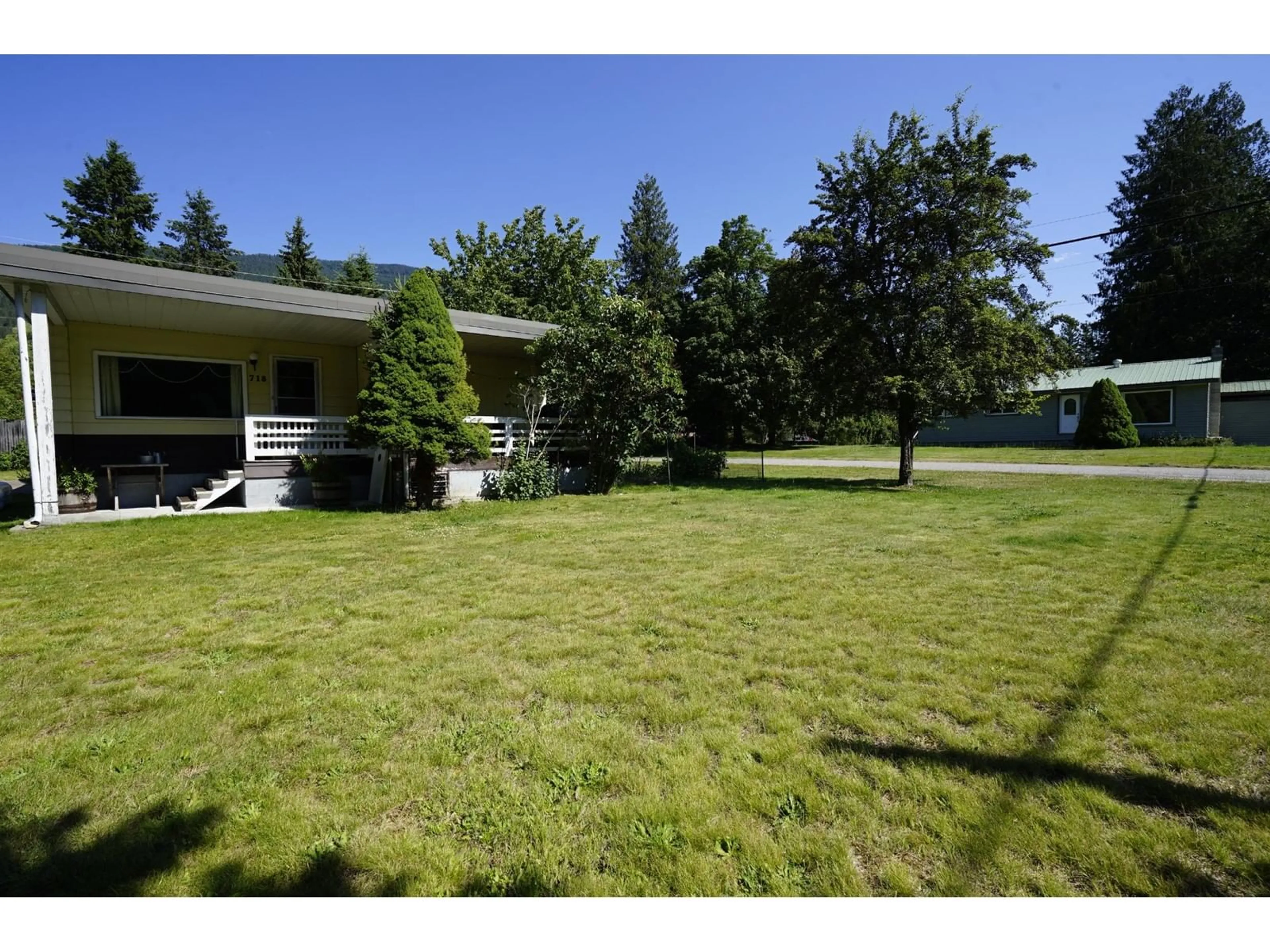 Fenced yard for 718 MAIN STREET, Slocan British Columbia V0G2C0