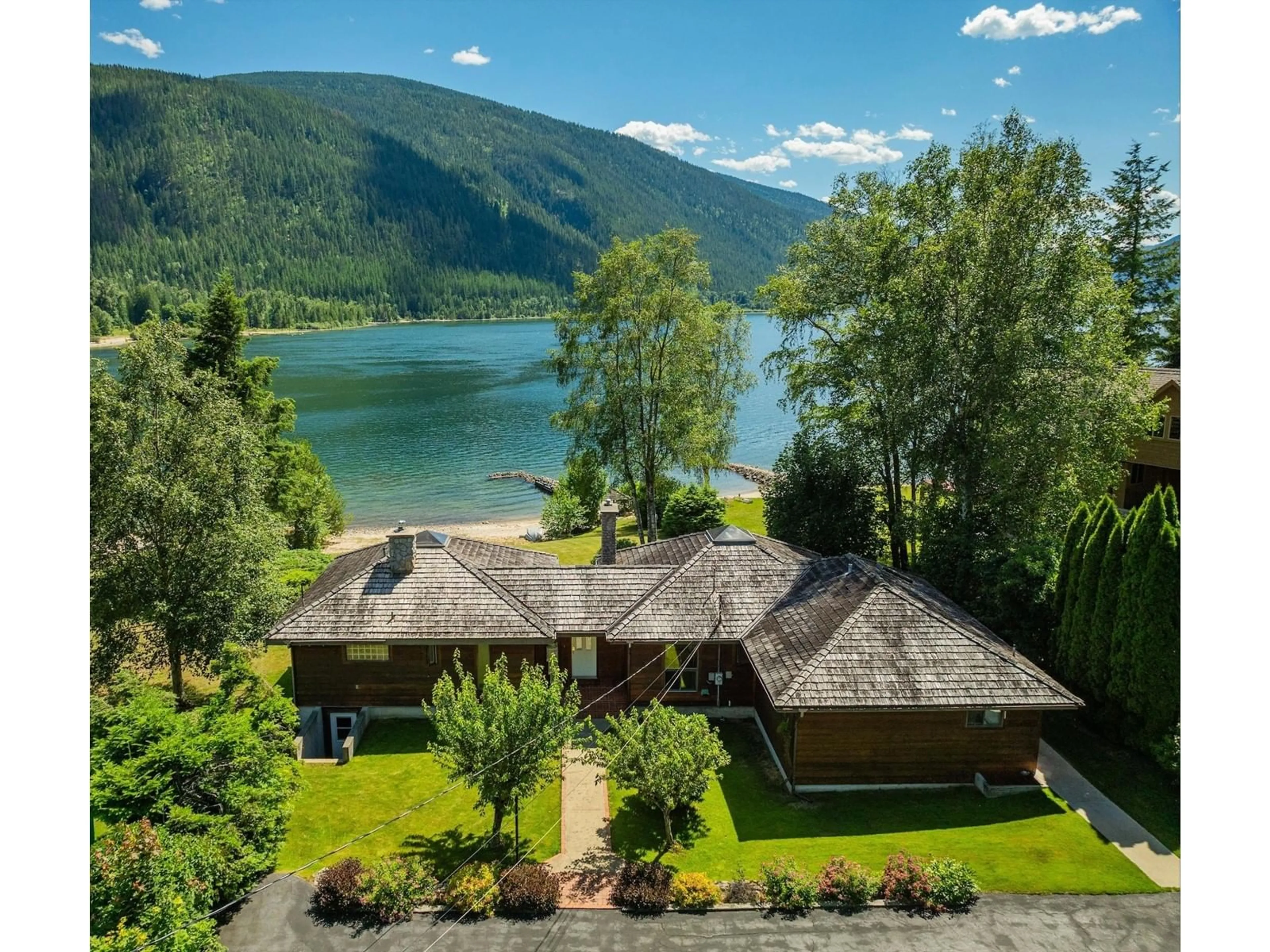 Cottage for 3918 MACGREGOR WEST RD, Nelson British Columbia V1L6M8