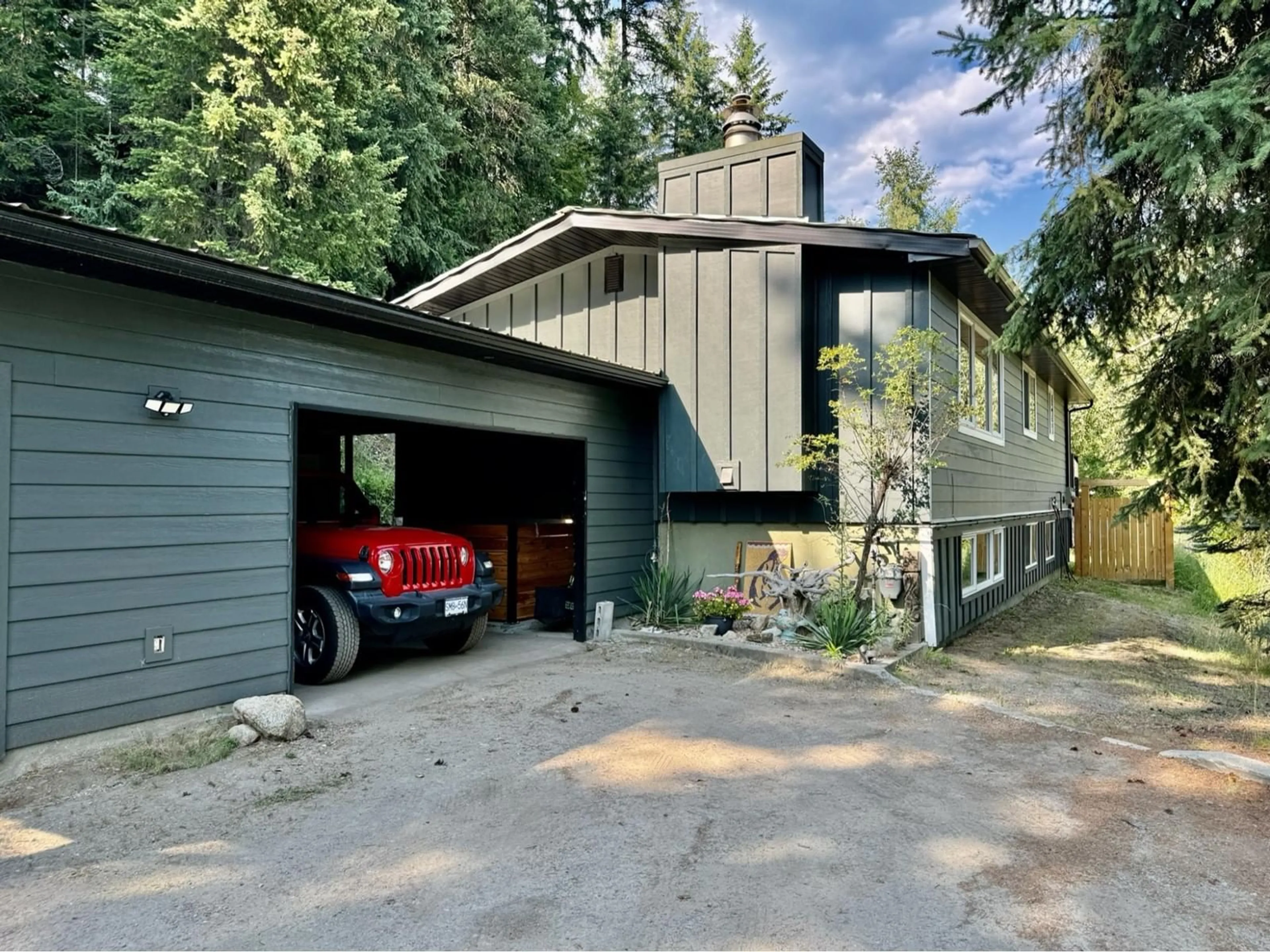 Indoor garage for 4109 GRANGER ROAD, Nelson British Columbia V1L6T1