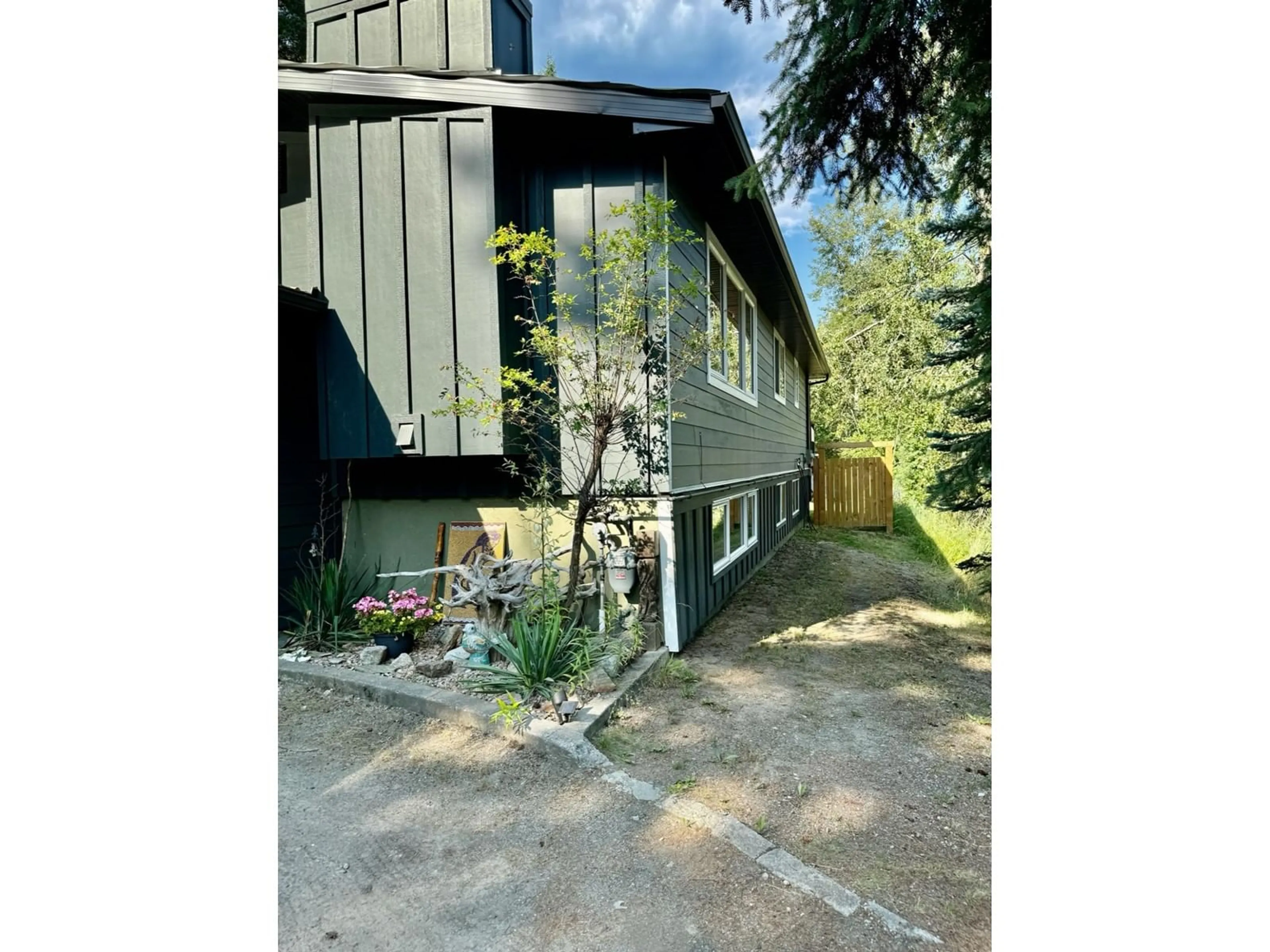A pic from exterior of the house or condo for 4109 GRANGER ROAD, Nelson British Columbia V1L6T1