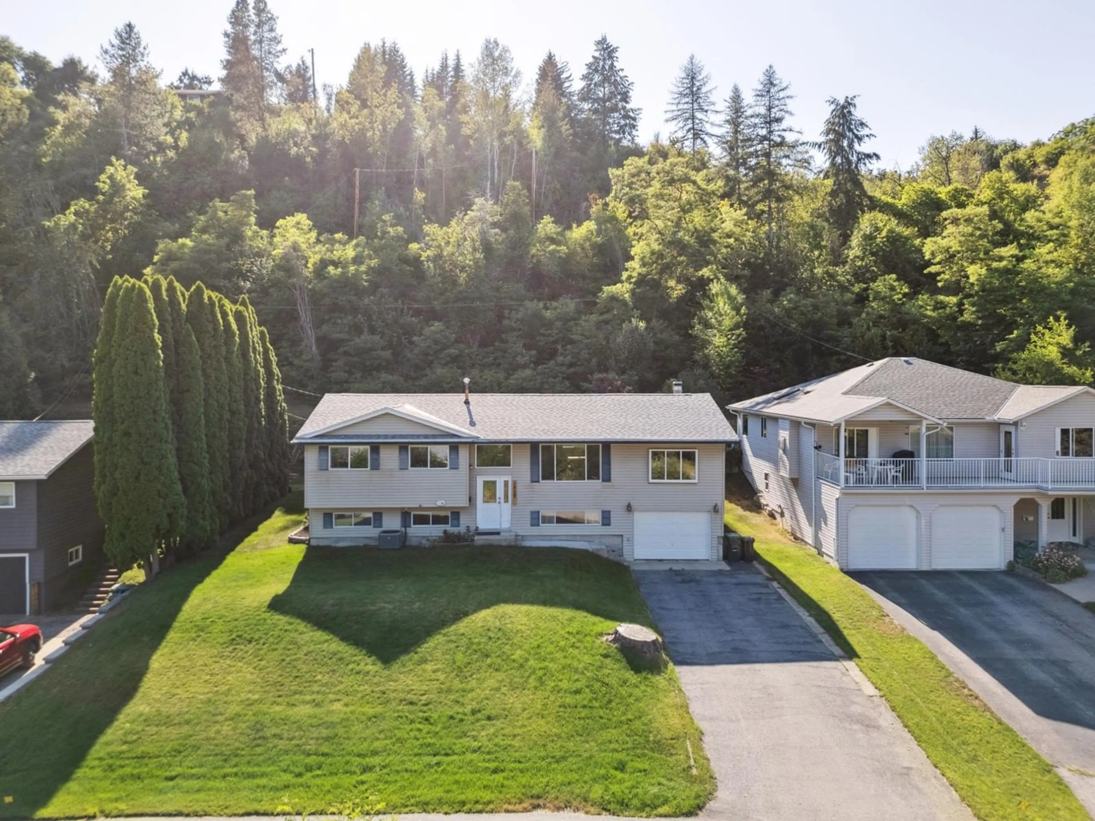 Frontside or backside of a home, the street view for 2828 DUMONT Crescent, Castlegar British Columbia V1N3J5