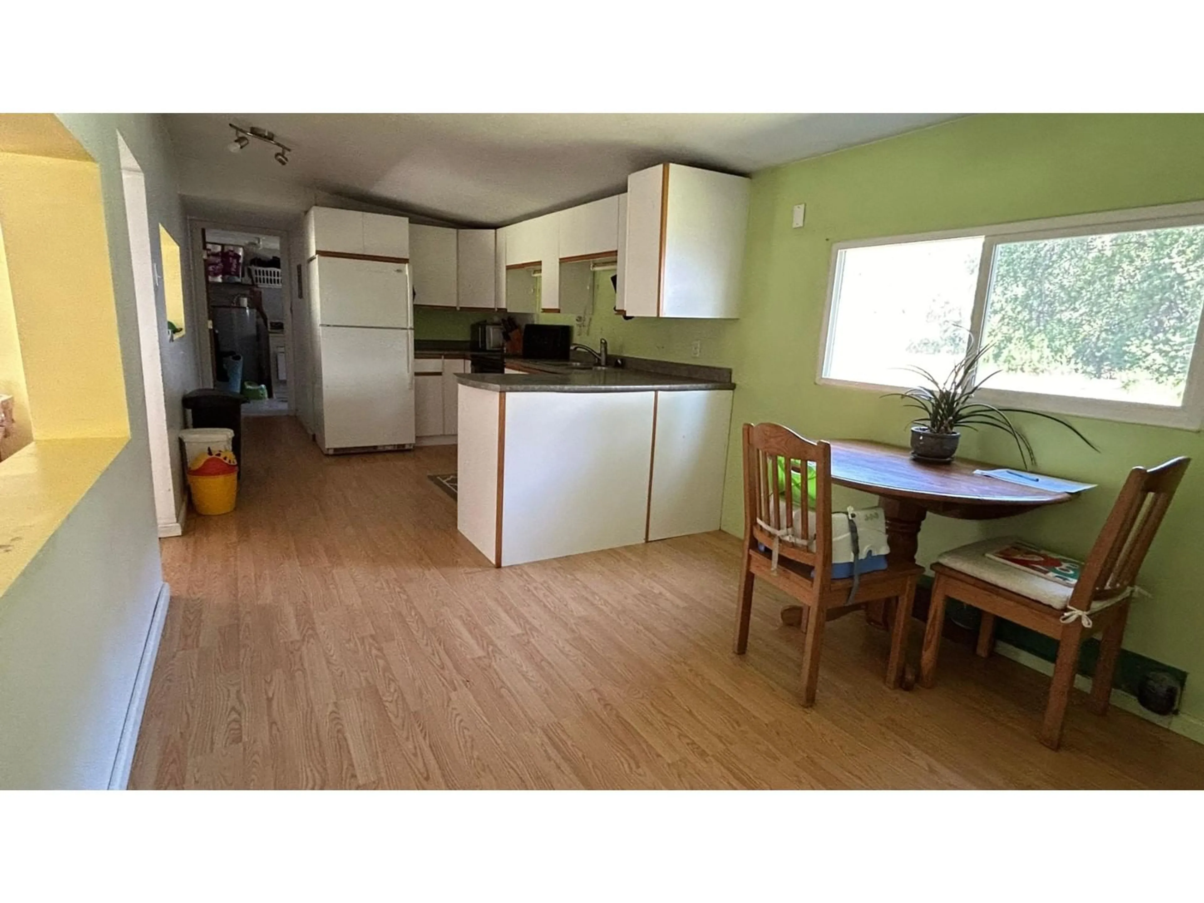 Kitchen for 202 MEADOWS ROAD, Ross Spur British Columbia V0G1Z0