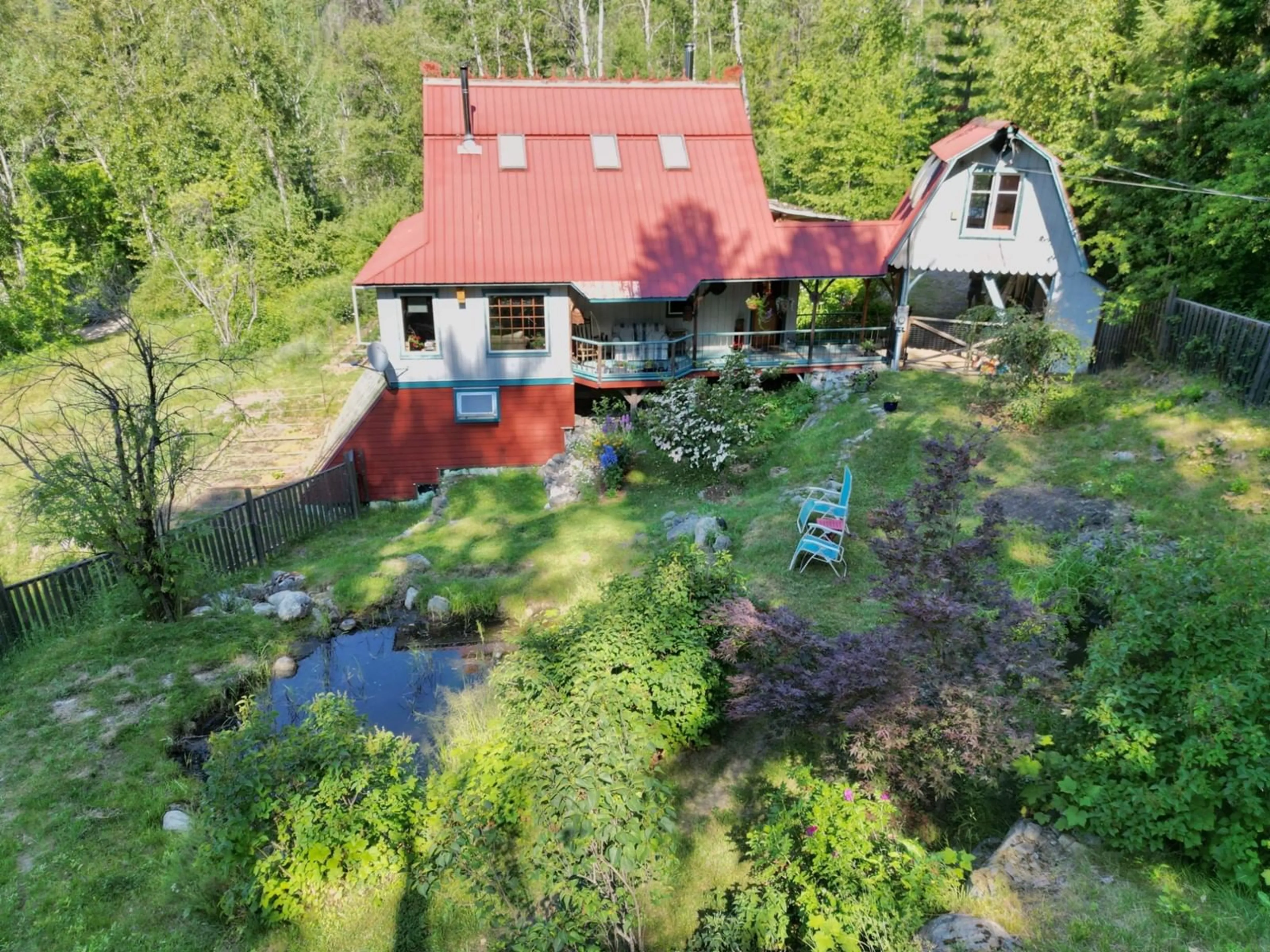 Cottage for 395 BOVEN ROAD, Nelson British Columbia V1L6J1