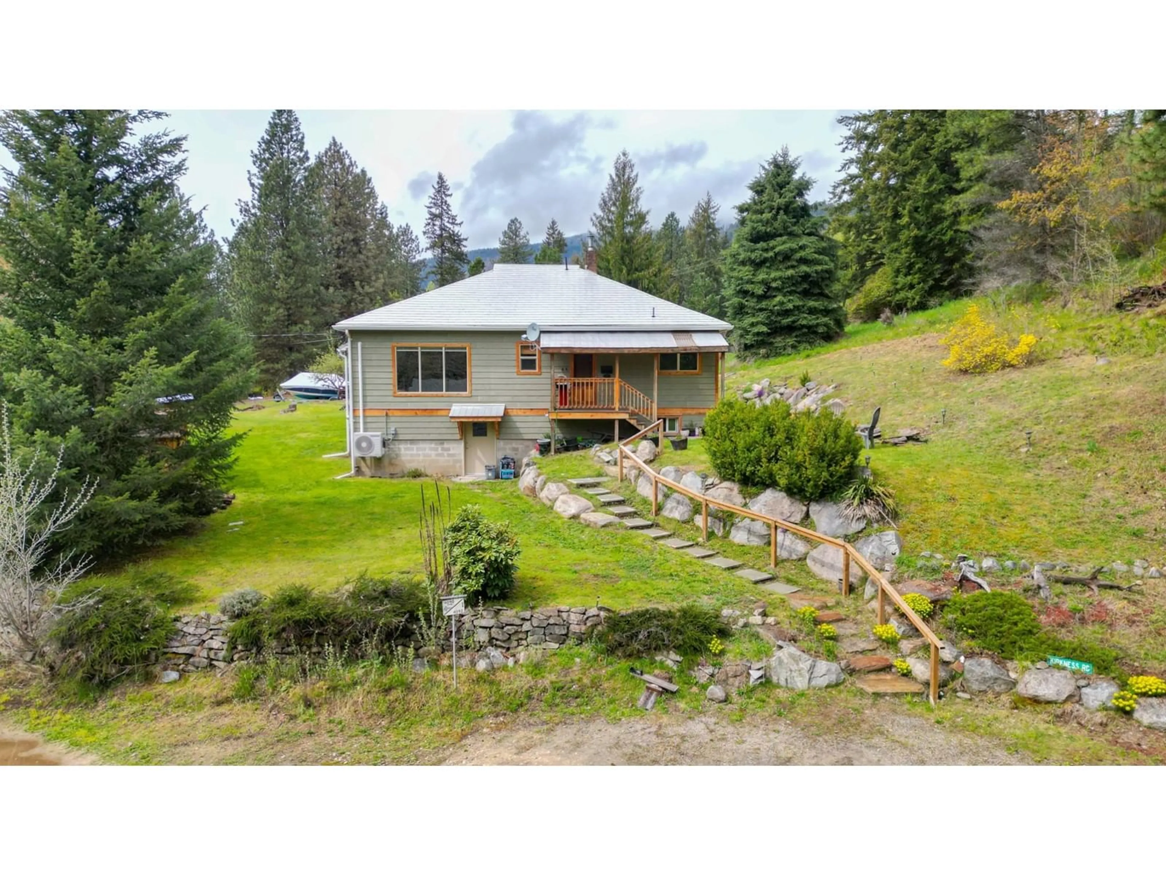 Cottage for 4092 BONNINGTON ROAD, Bonnington British Columbia V0G2G3