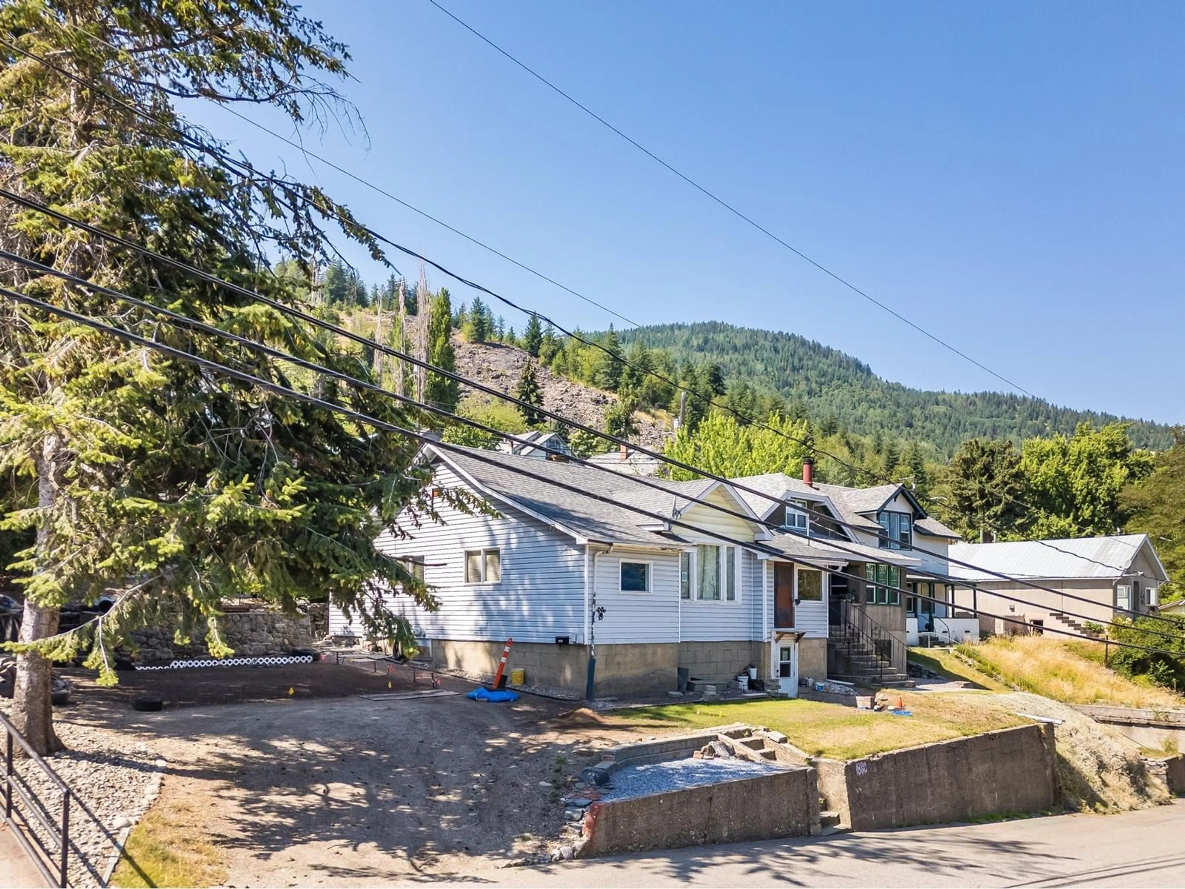 Frontside or backside of a home, cottage for 1880 OAK Street, Trail British Columbia V1N3Z6