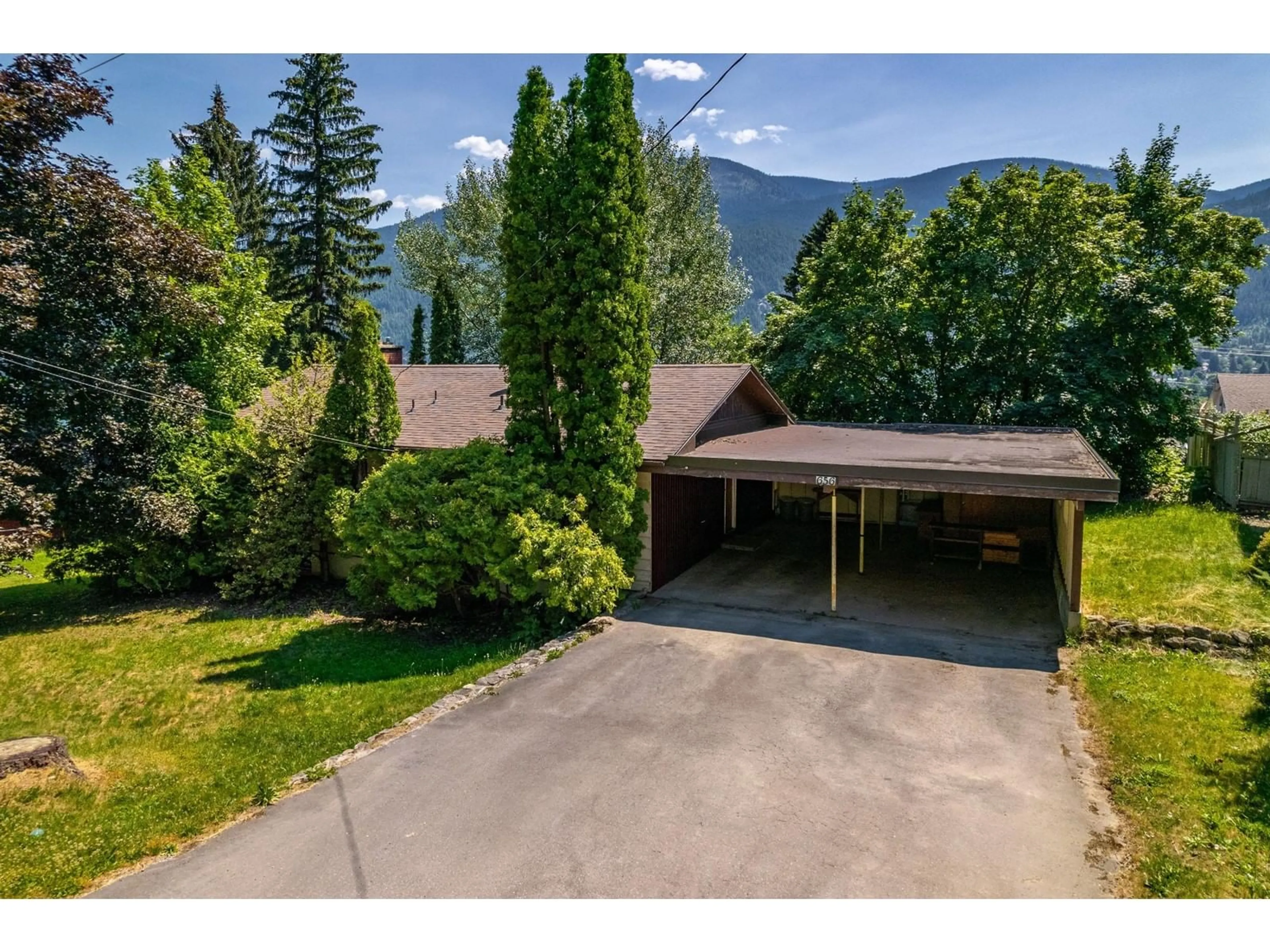 Frontside or backside of a home for 656 PARKVIEW ROAD, Nelson British Columbia V1L6H6