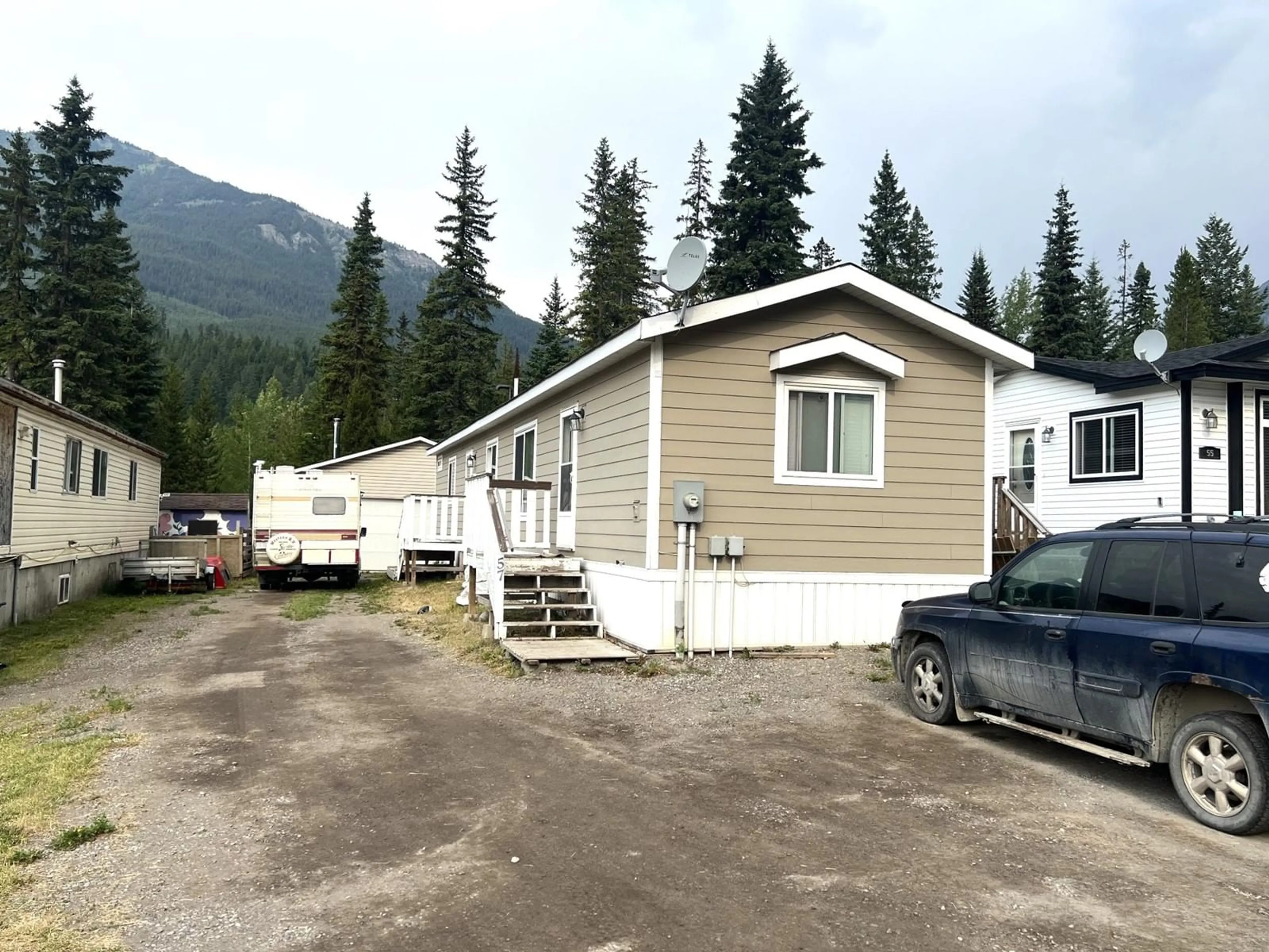 Outside view for 57 CHIMO CRESCENT, Elkford British Columbia V0B1H0