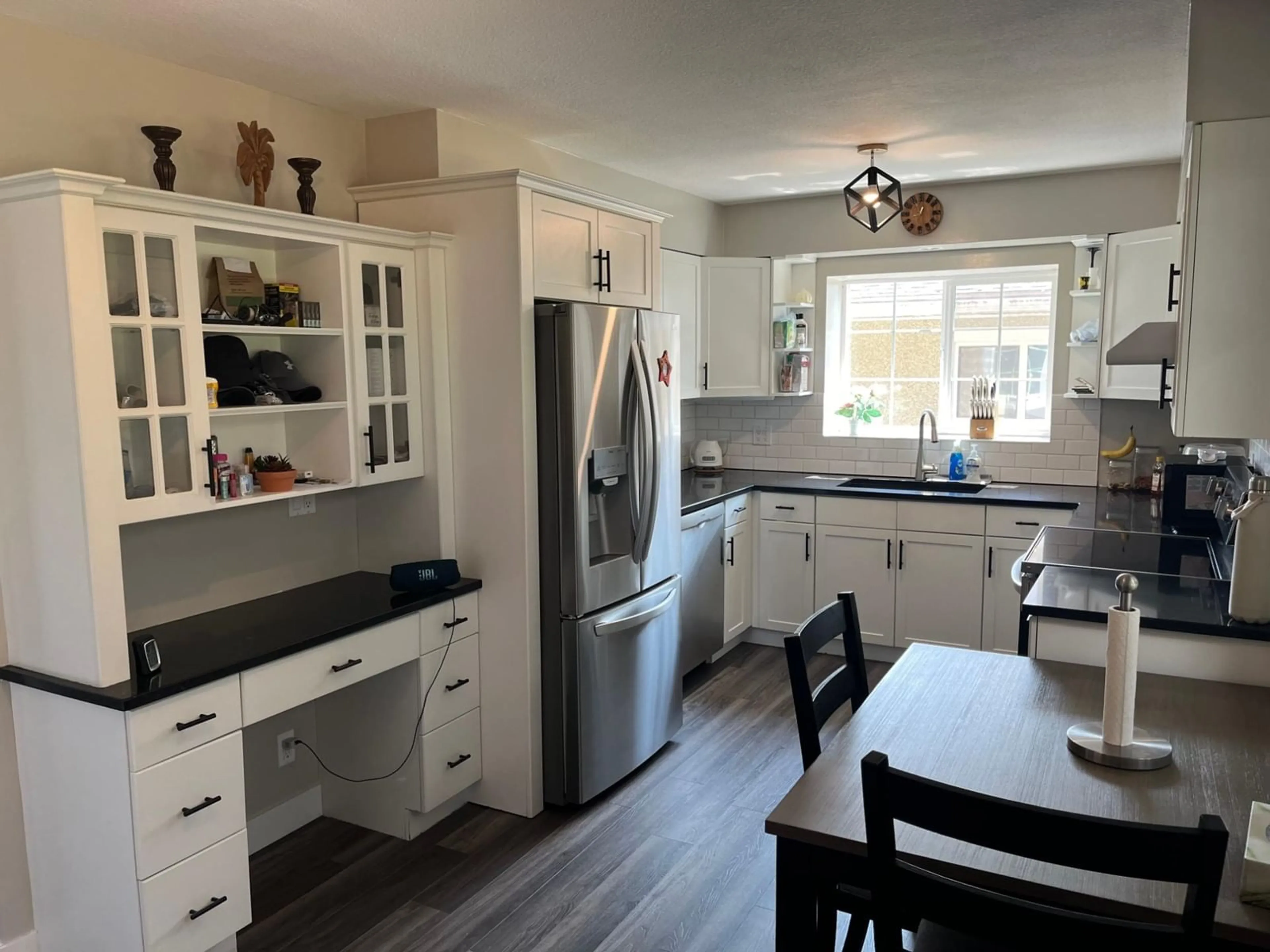 Open concept kitchen for 538 9TH Avenue, Castlegar British Columbia V1N1M3