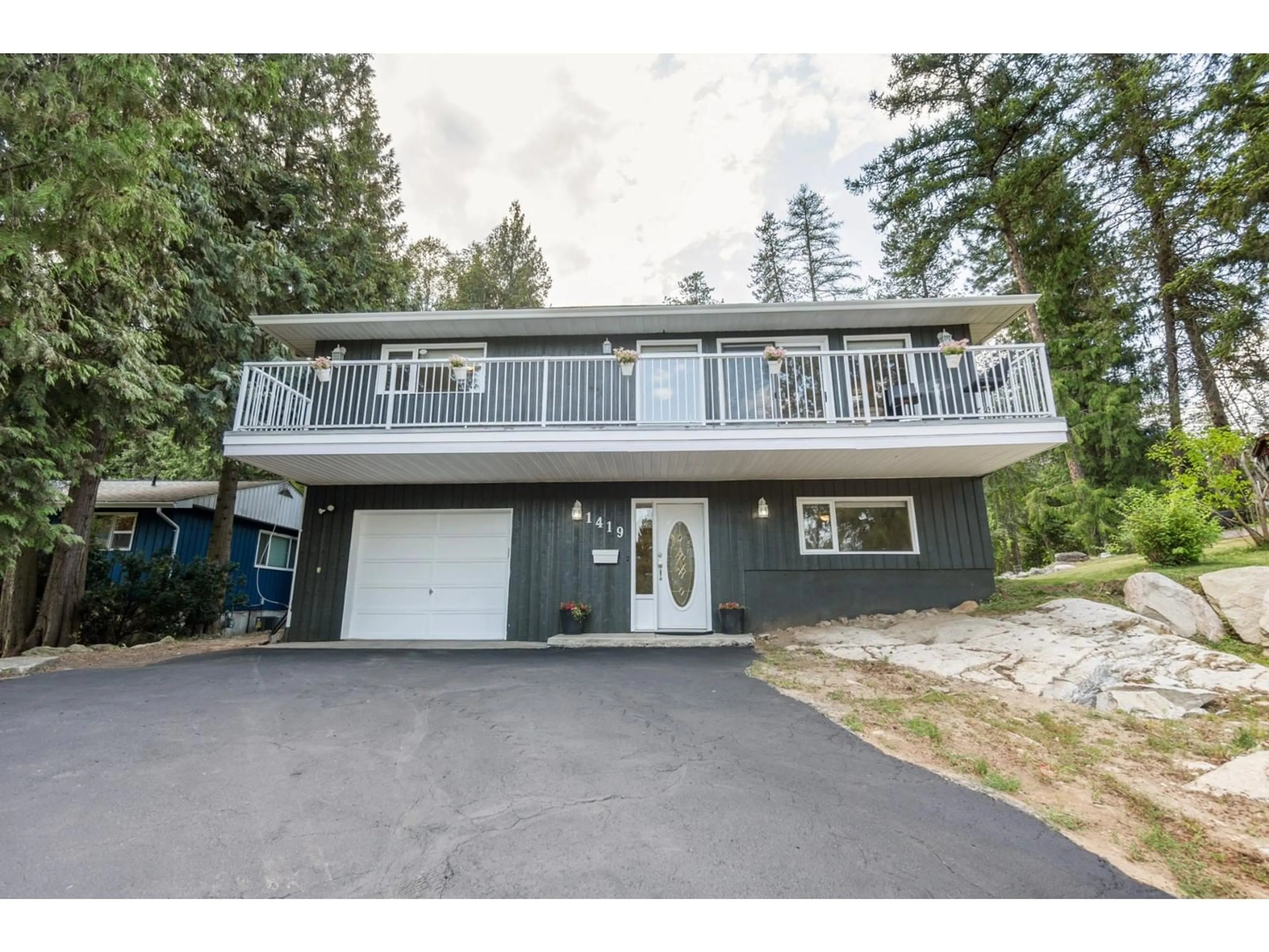 Frontside or backside of a home for 1419 HIGHLAND DRIVE, Castlegar British Columbia V1N3V8