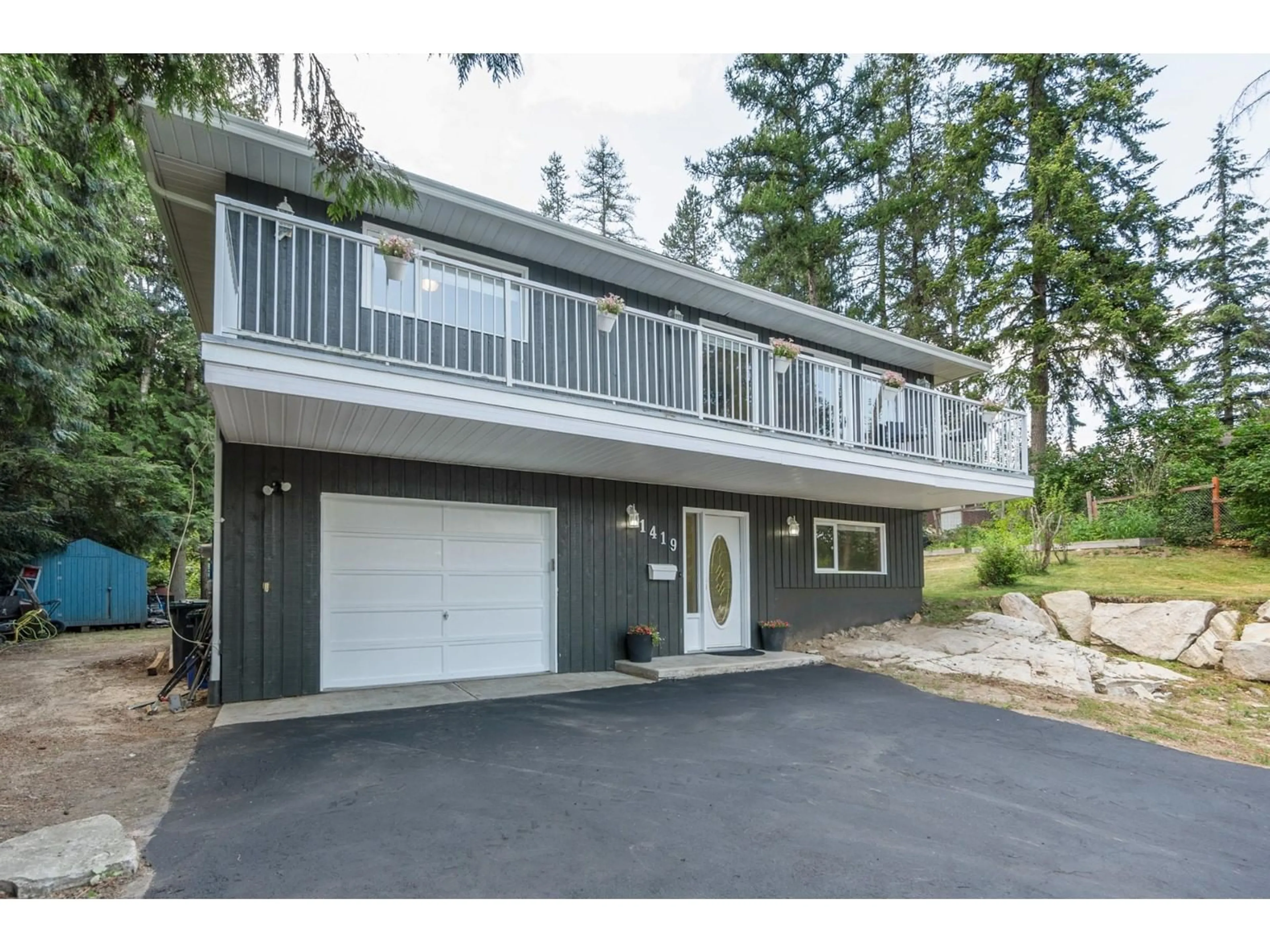 Frontside or backside of a home for 1419 HIGHLAND DRIVE, Castlegar British Columbia V1N3V8