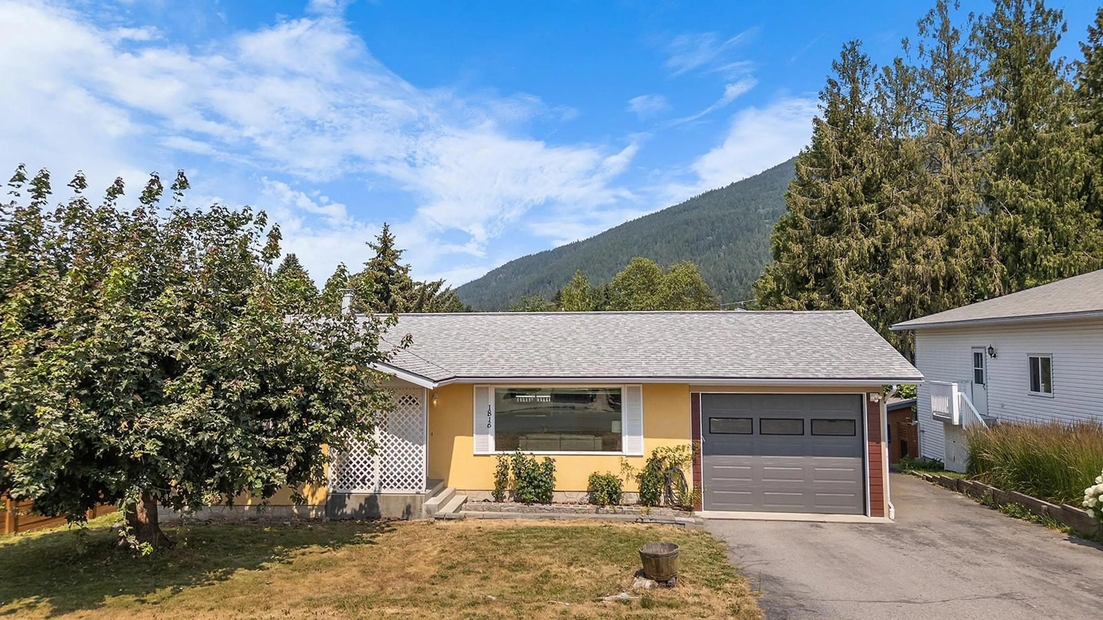 Frontside or backside of a home for 1816 CEDAR STREET, Creston British Columbia V0B1G5