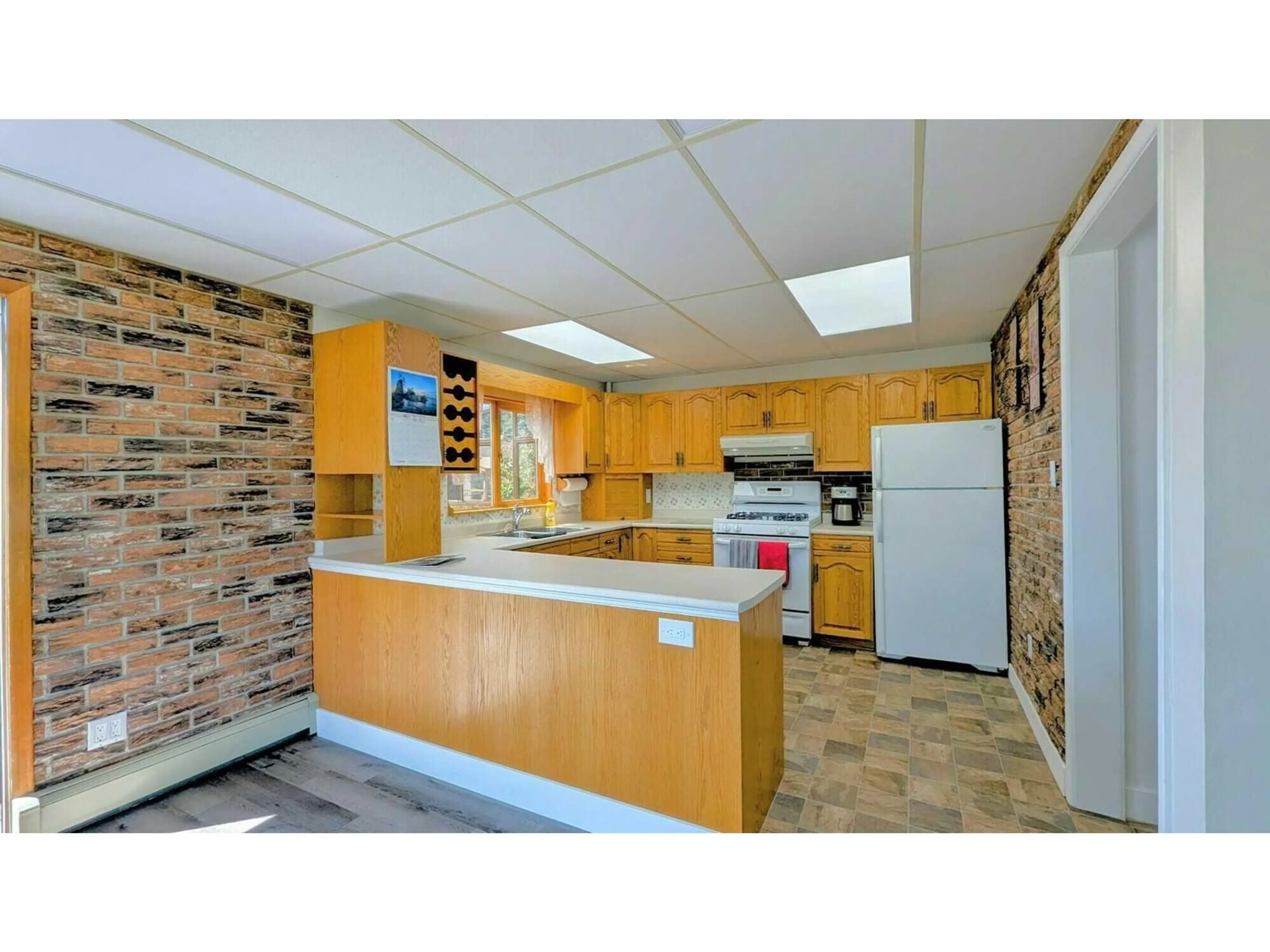 Kitchen, wood floors, cottage for 400 CRANBROOK Street, Kimberley British Columbia V1A2P3