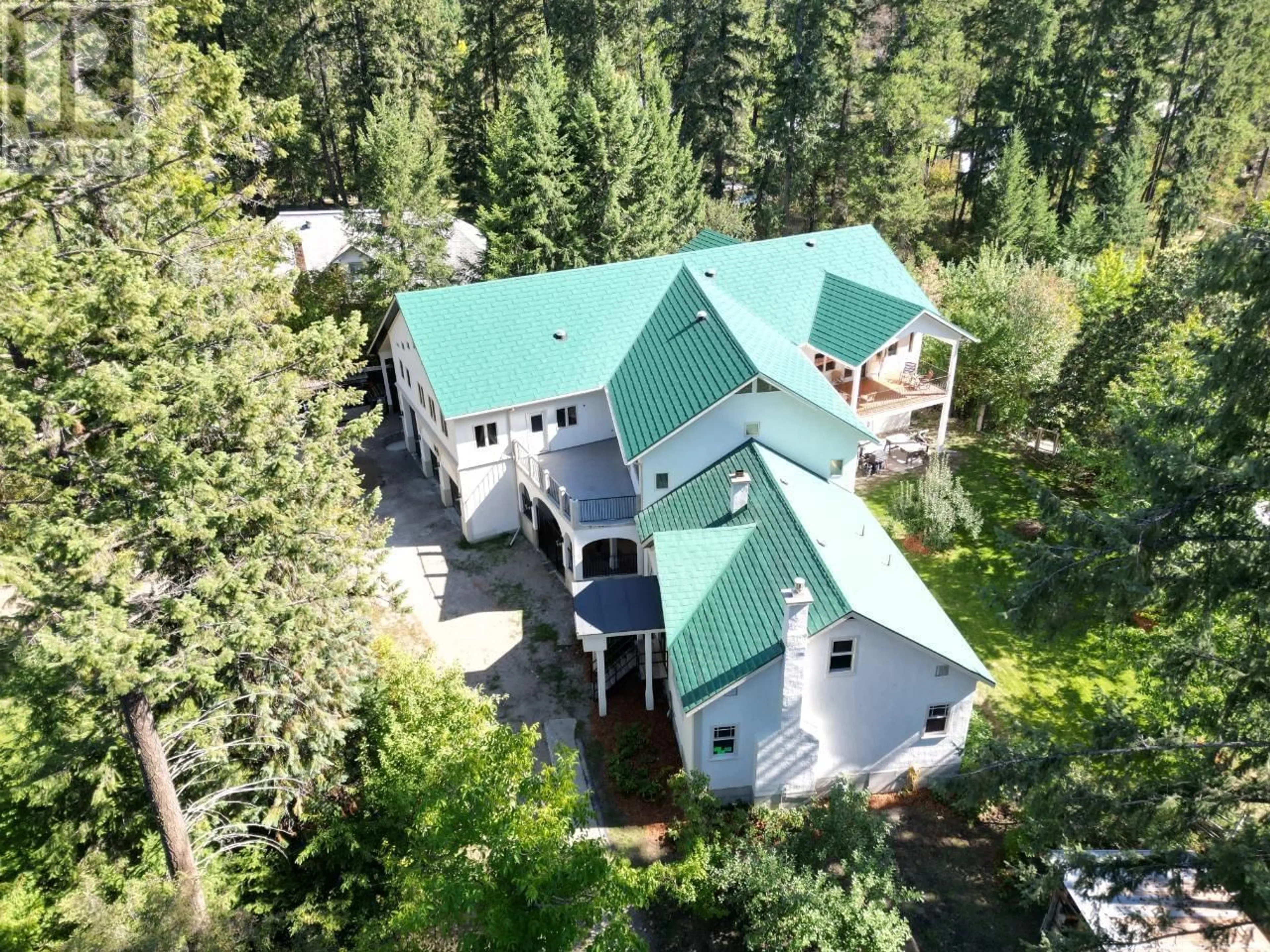 A pic from outside/outdoor area/front of a property/back of a property/a pic from drone, unknown for 51 KINGSLEY ROAD, Christina Lake British Columbia V0H1E0