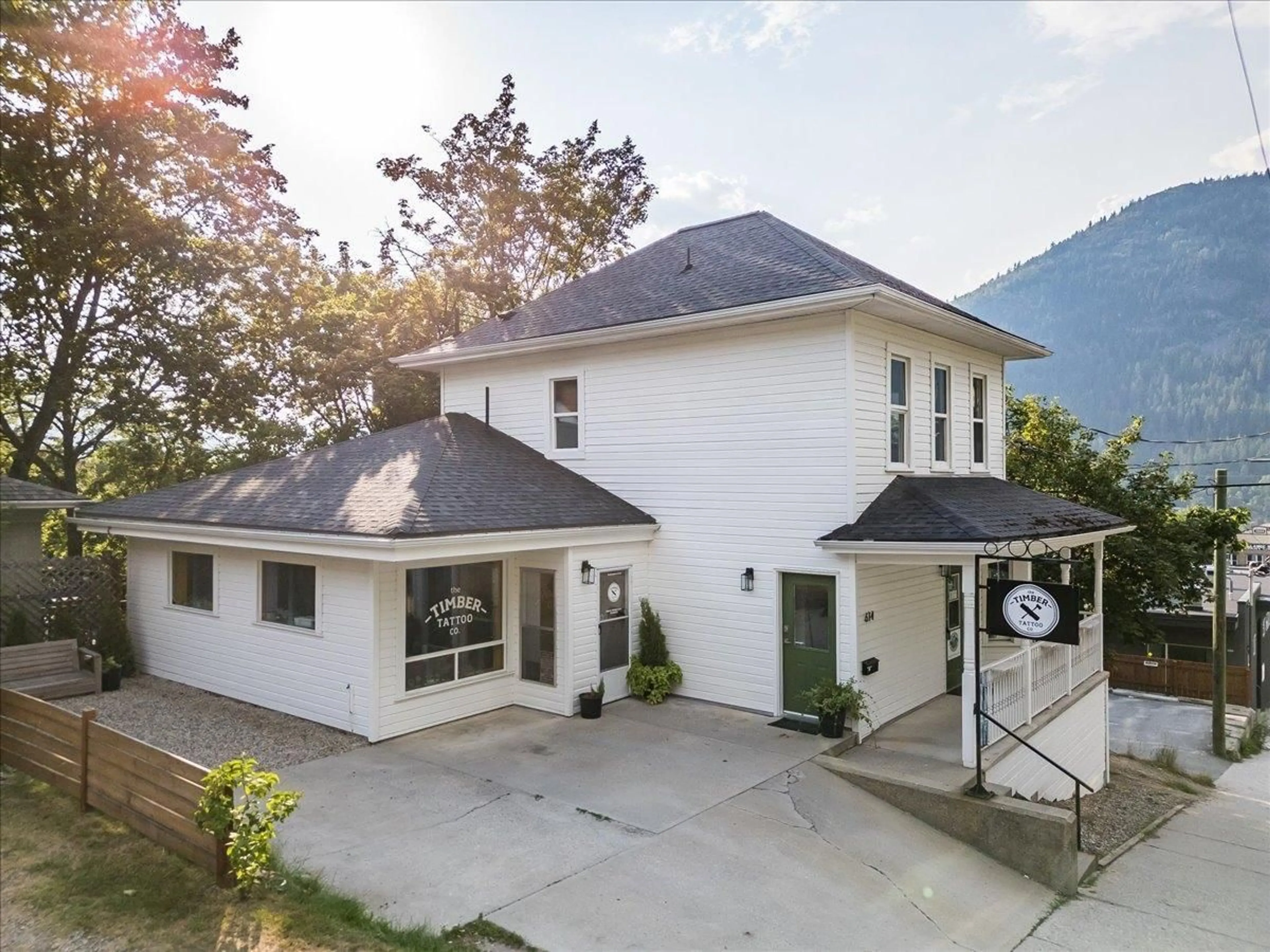 Frontside or backside of a home for 614 JOSEPHINE STREET, Nelson British Columbia V1L1W7