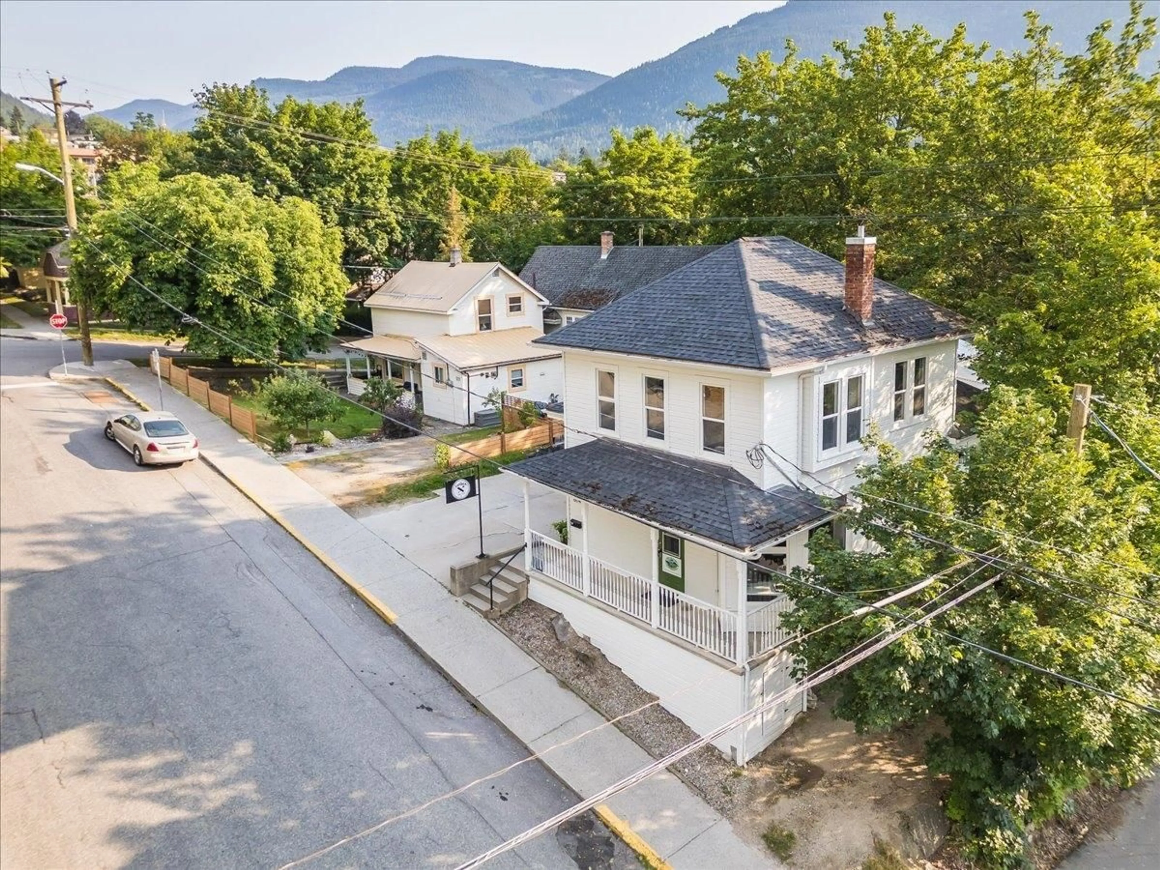 Frontside or backside of a home, the street view for 614 JOSEPHINE Street, Nelson British Columbia V1L1W7