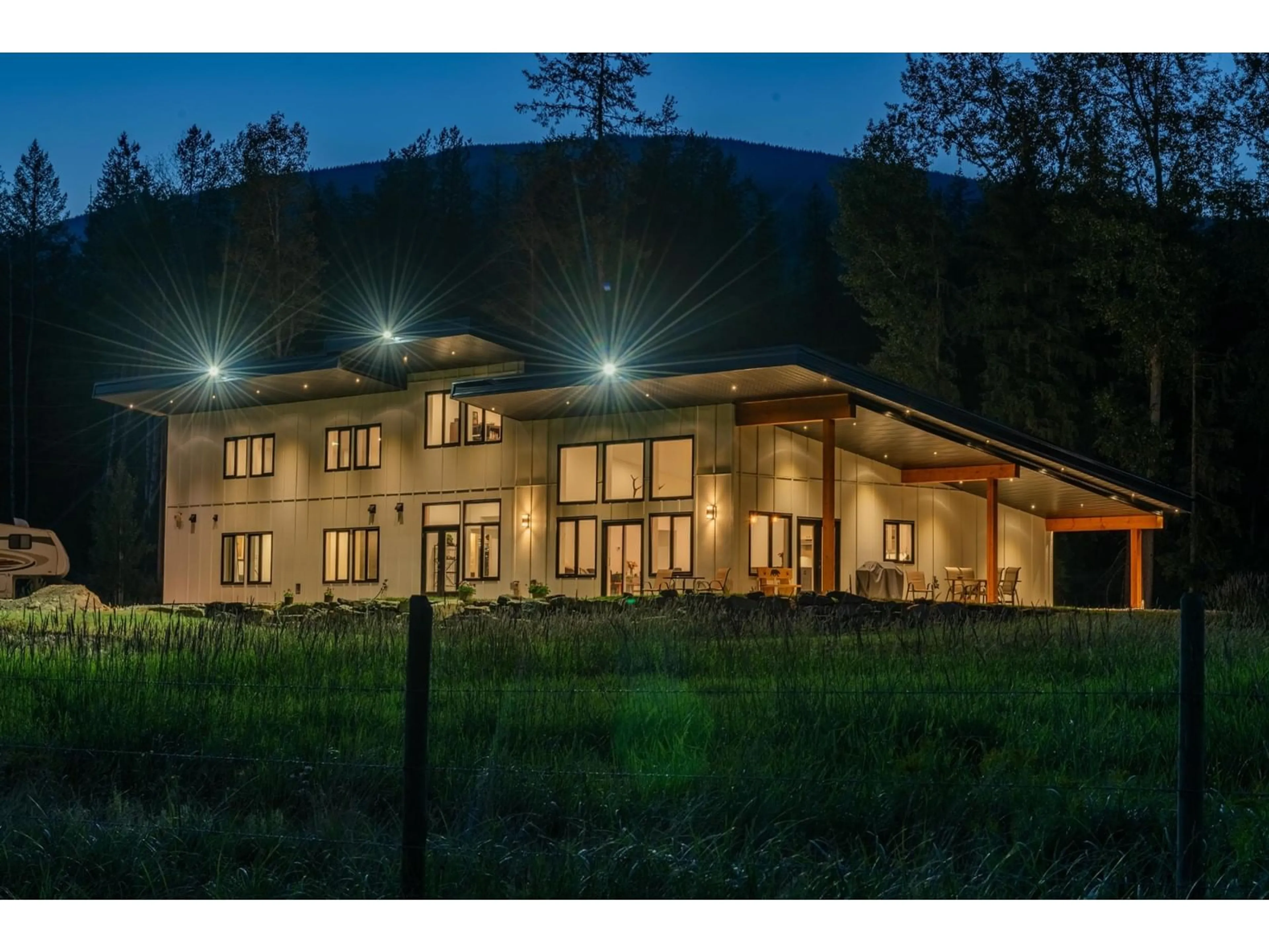 Outside view for 2335 PASS CREEK ROAD, Castlegar British Columbia v1n4t4