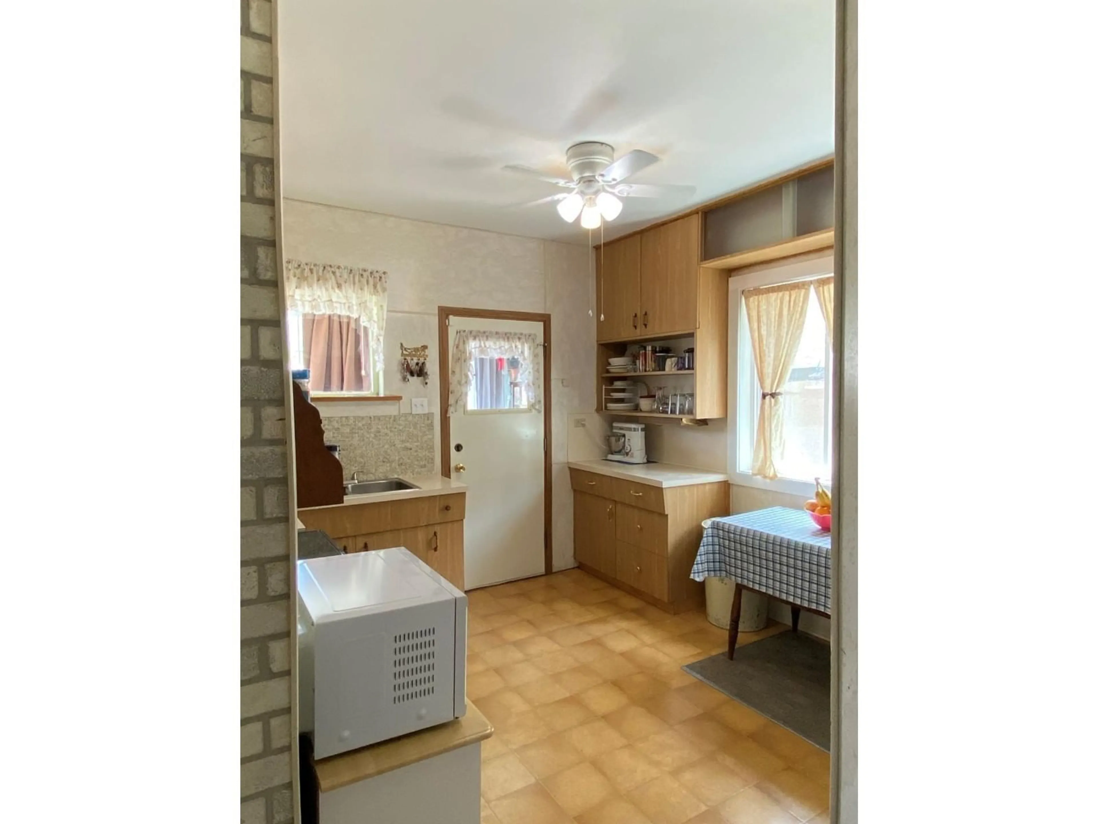 Bathroom, ceramic floors for 598 BINNS Street, Trail British Columbia V1R3L4