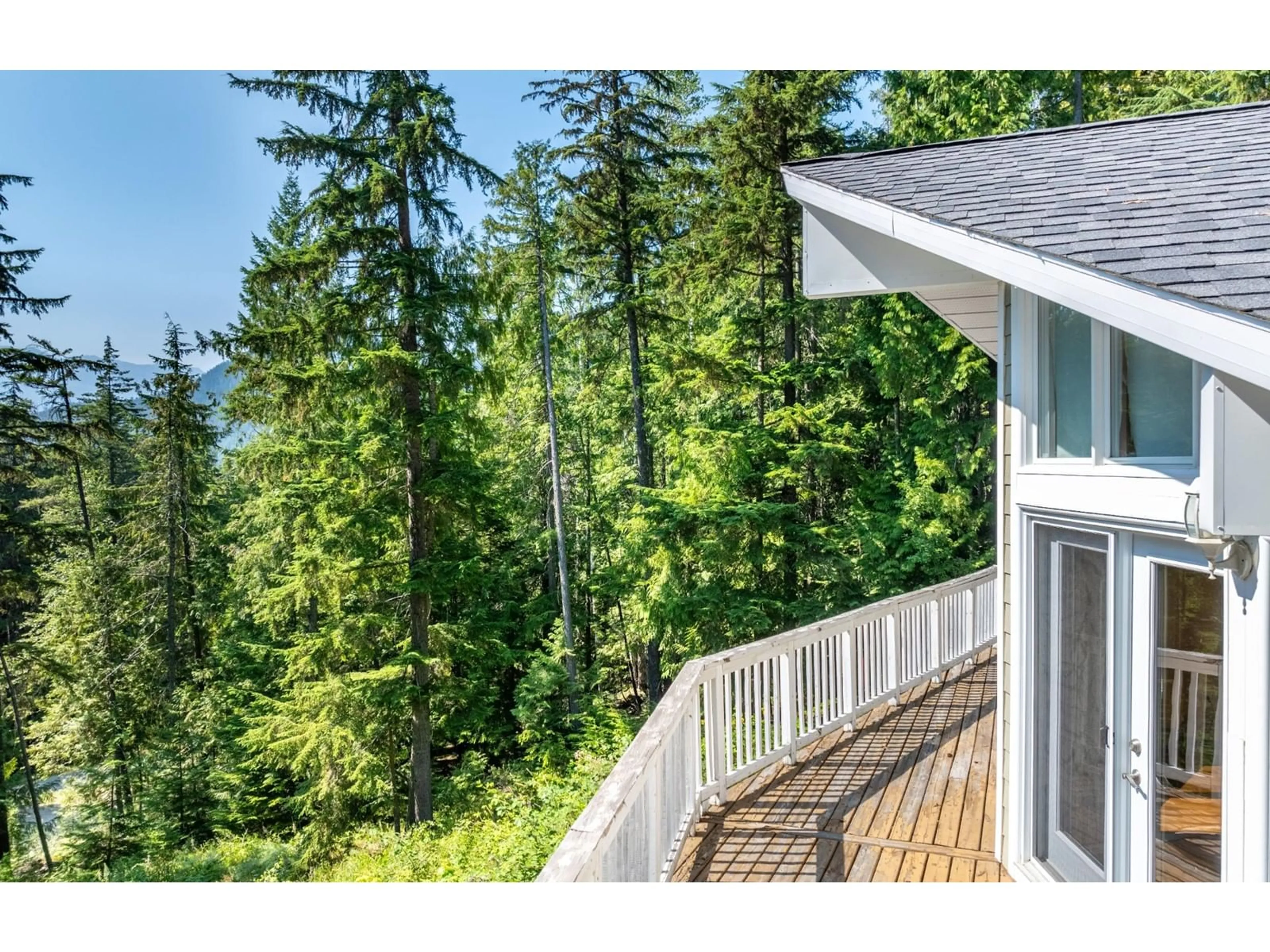 Frontside or backside of a home, cottage for 16242 SELKIRK Road, Crawford Bay British Columbia V0B1E0