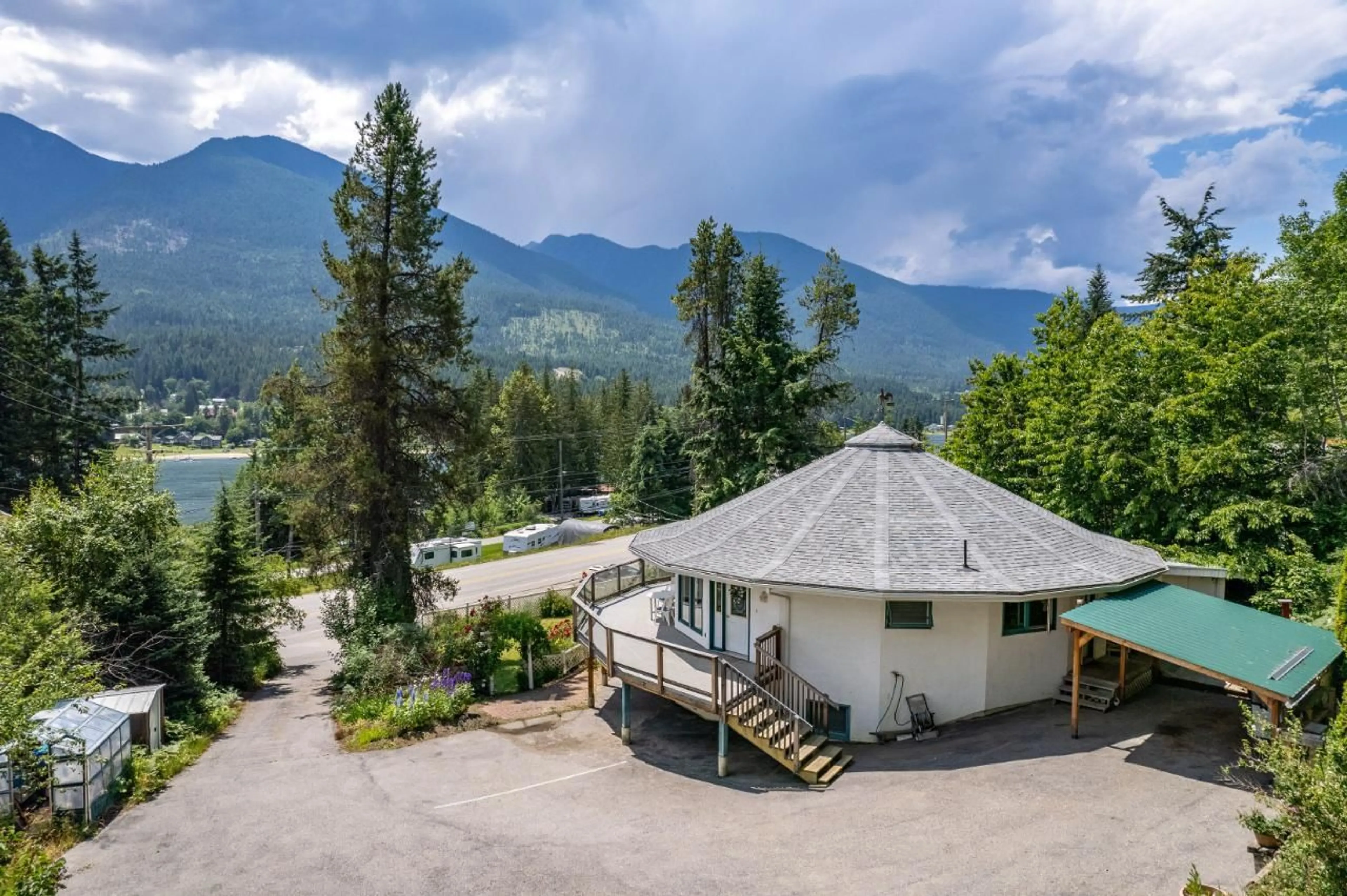 Patio, cottage for 7815 3A Highway, Balfour British Columbia V0G1C0