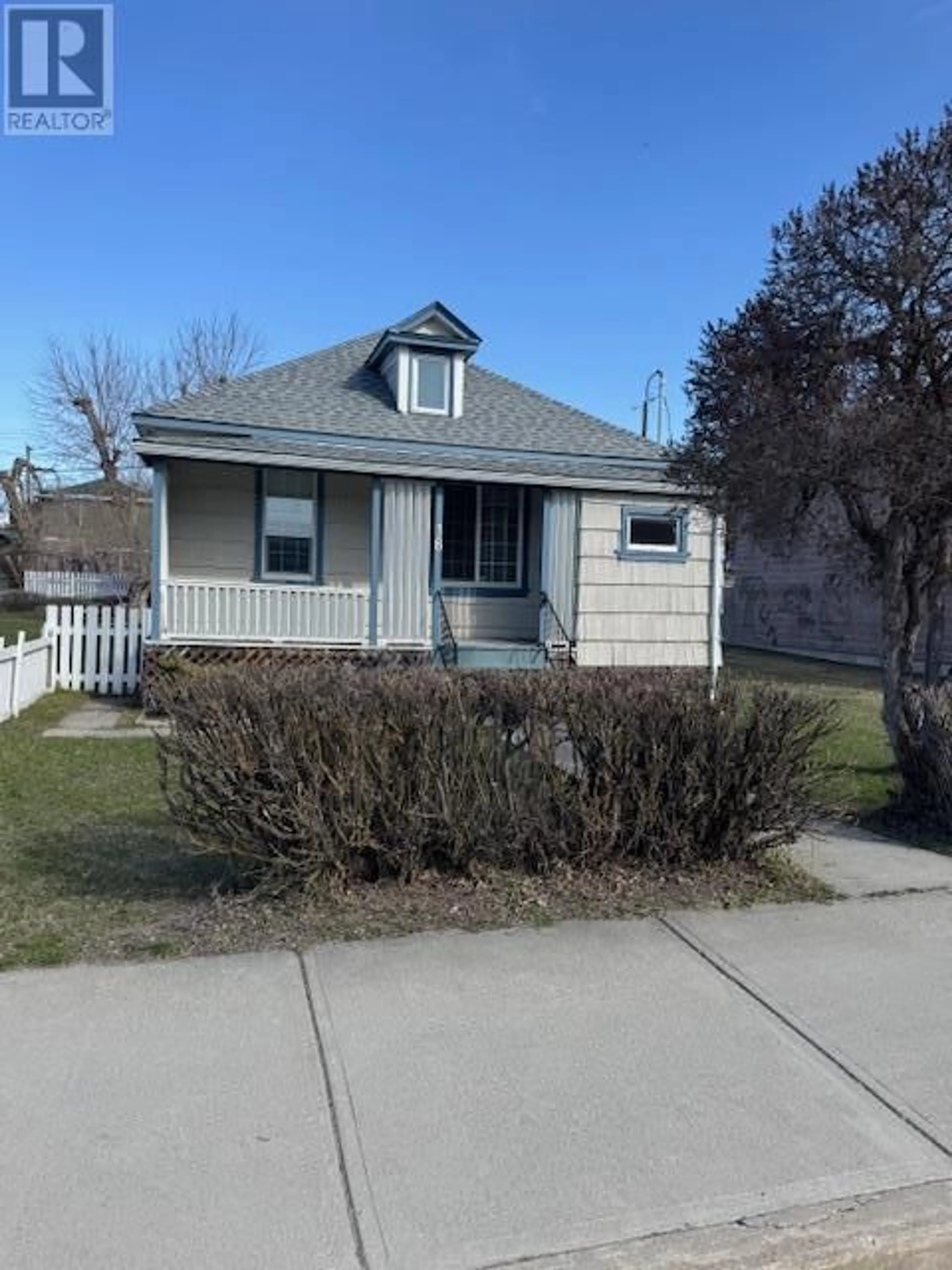 Home with vinyl exterior material, street for 38 12TH  S AVENUE, Cranbrook British Columbia V1C2R7