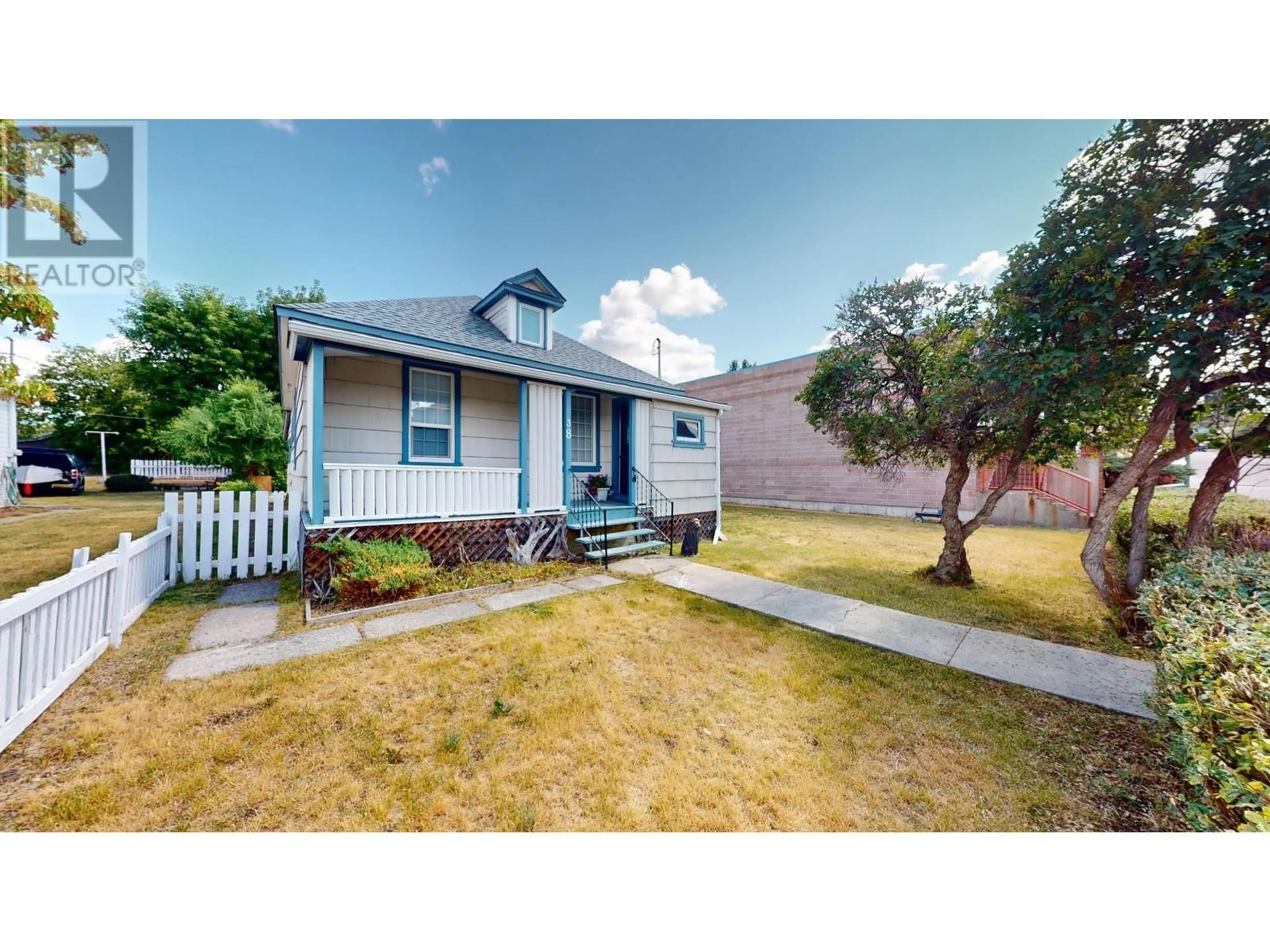 A pic from outside/outdoor area/front of a property/back of a property/a pic from drone, street for 38 12TH  S AVENUE, Cranbrook British Columbia V1C2R7