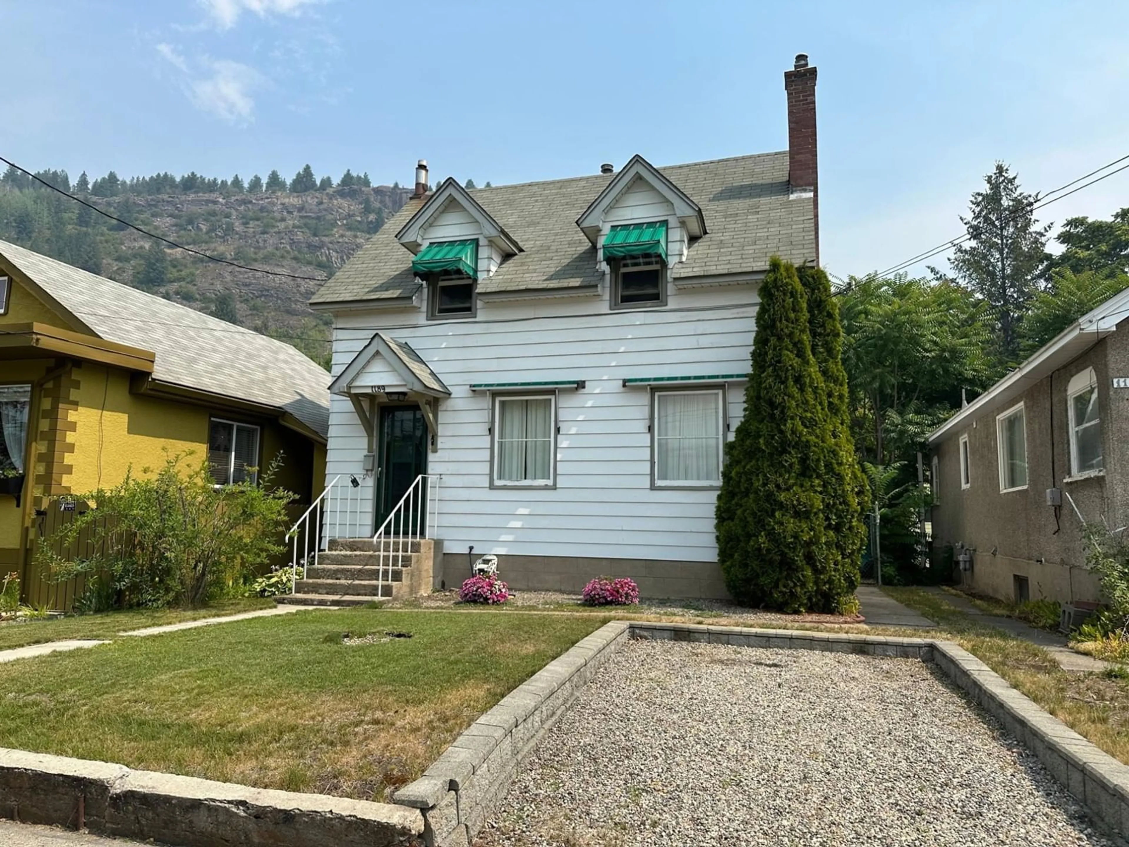 Frontside or backside of a home, cottage for 1189 COLUMBIA Avenue, Trail British Columbia V1R1J1