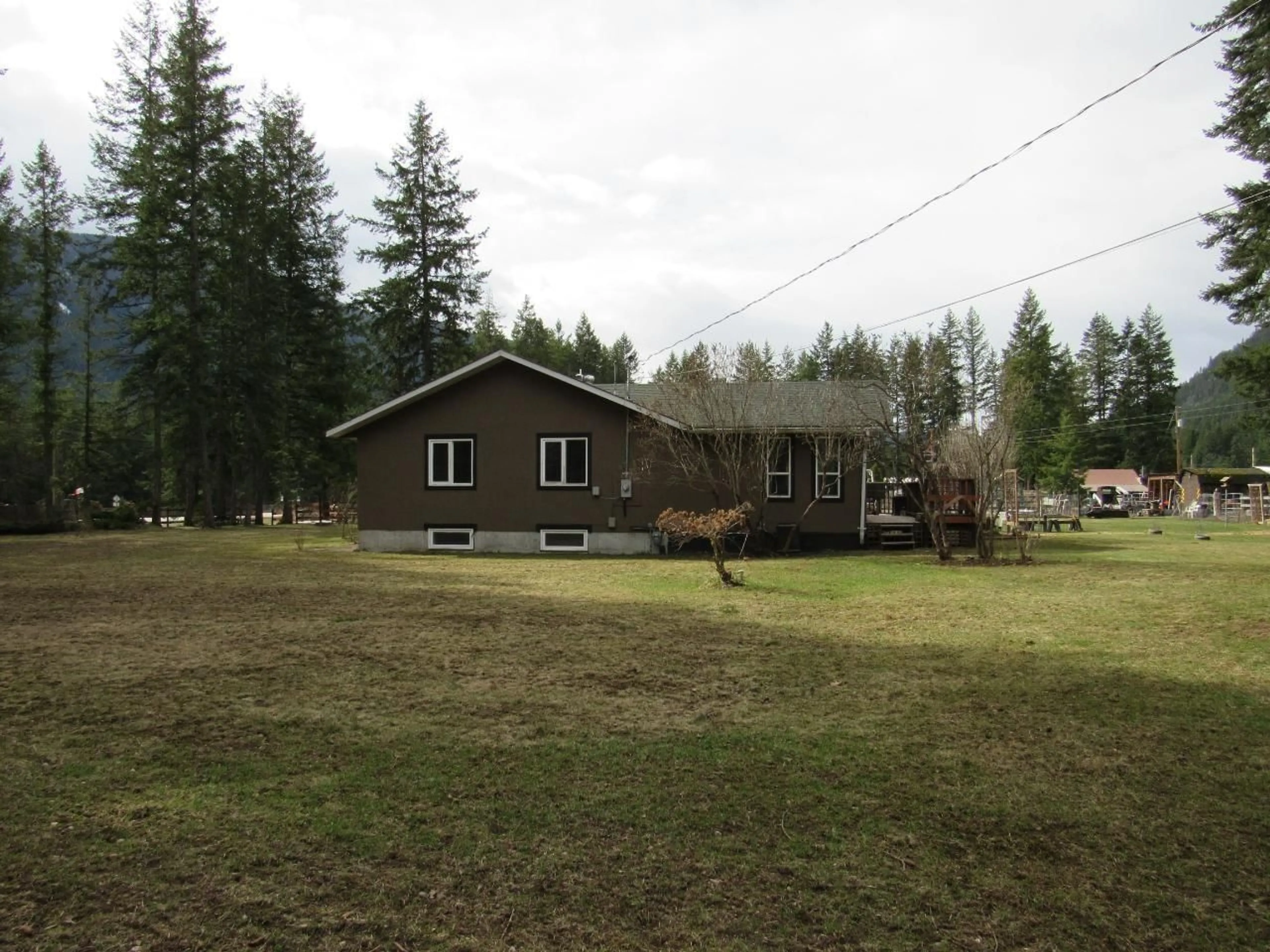 Frontside or backside of a home, cottage for 2015 3A Highway, Castlegar British Columbia V1N4N1