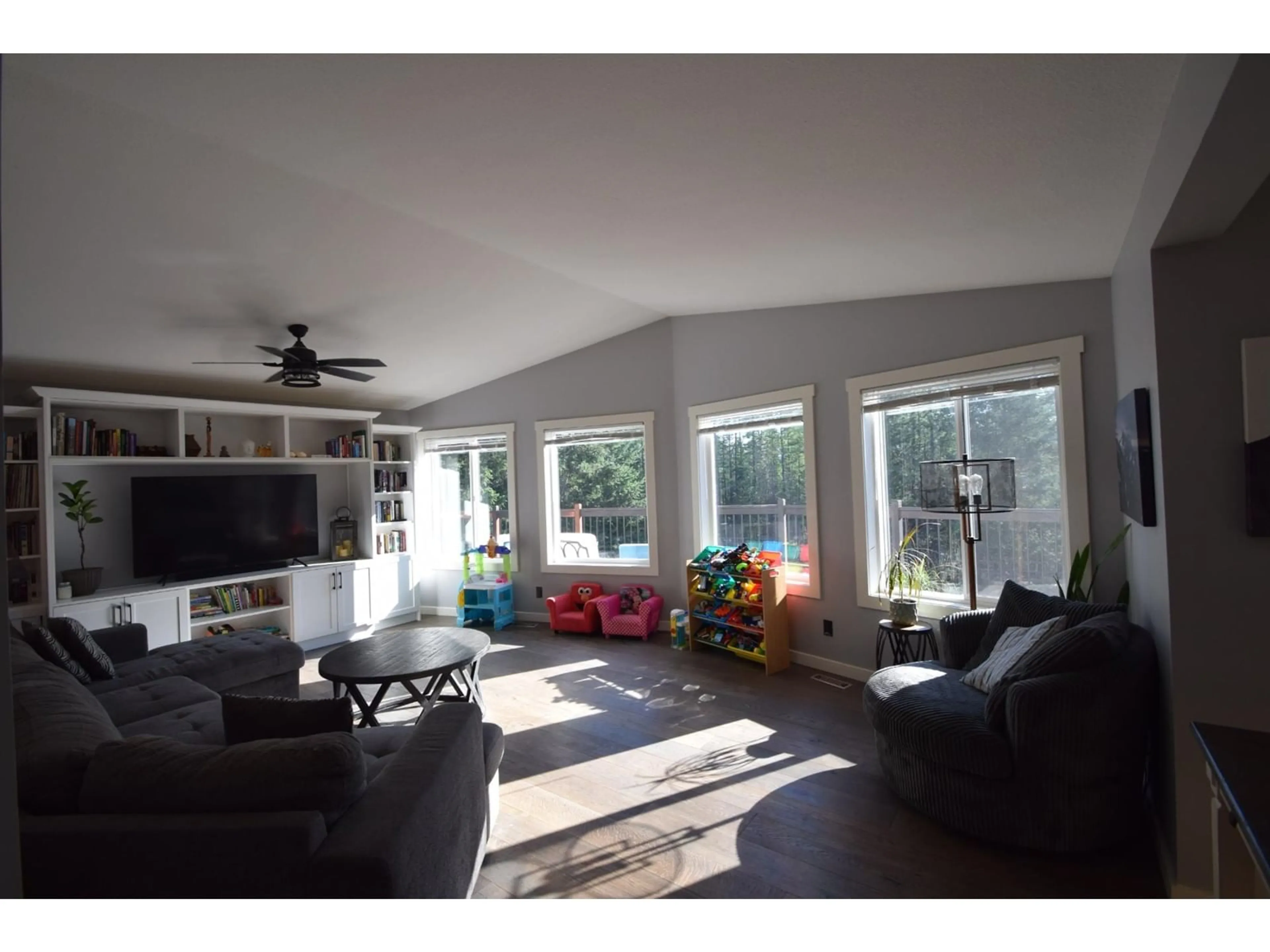 Living room, wood floors for 3743 SIMPSON Road, Cranbrook British Columbia V1C6T2