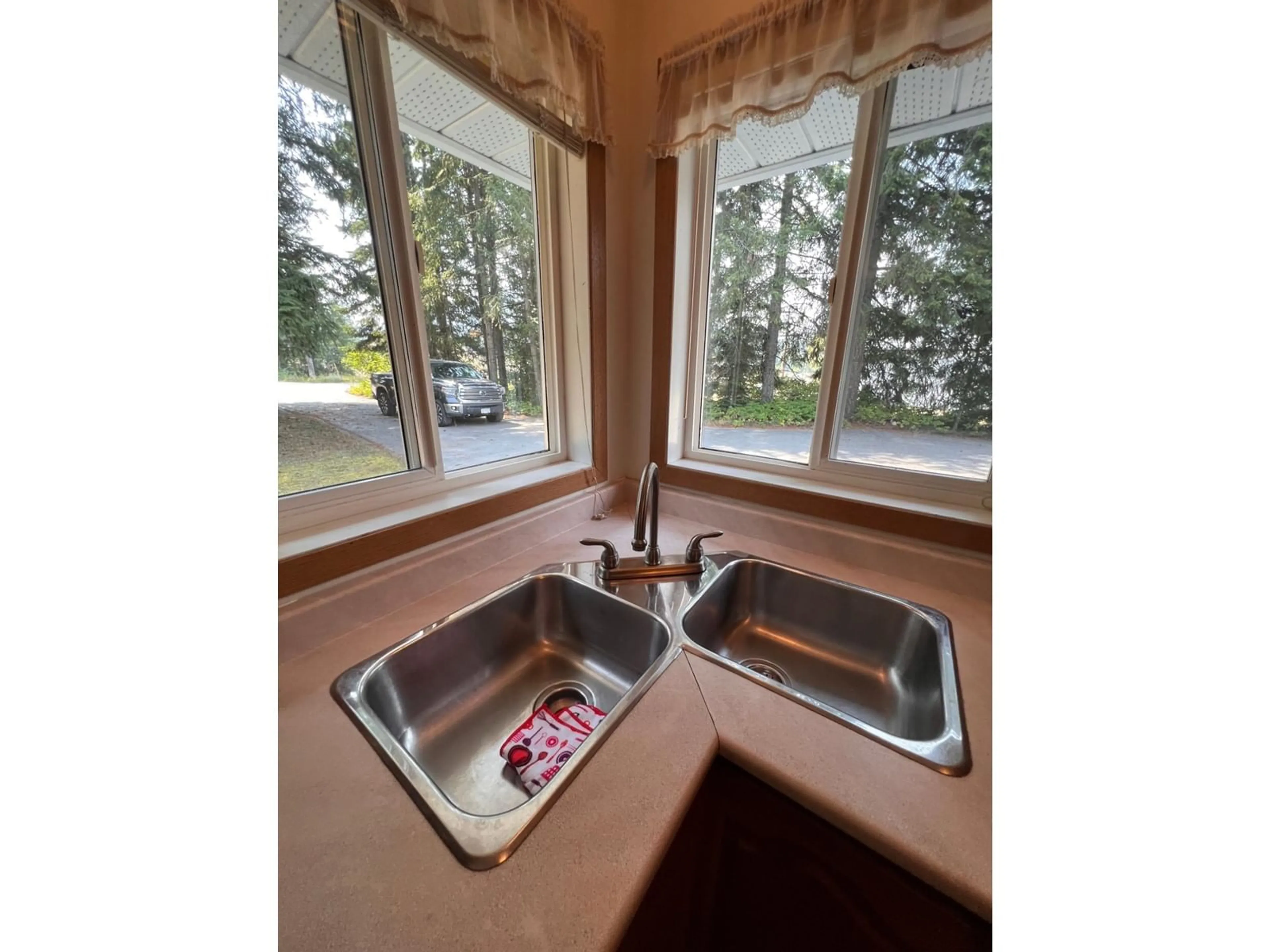 Kitchen, wood floors, cottage for 972 DOGWOOD Drive, South Slocan British Columbia V0G2G0