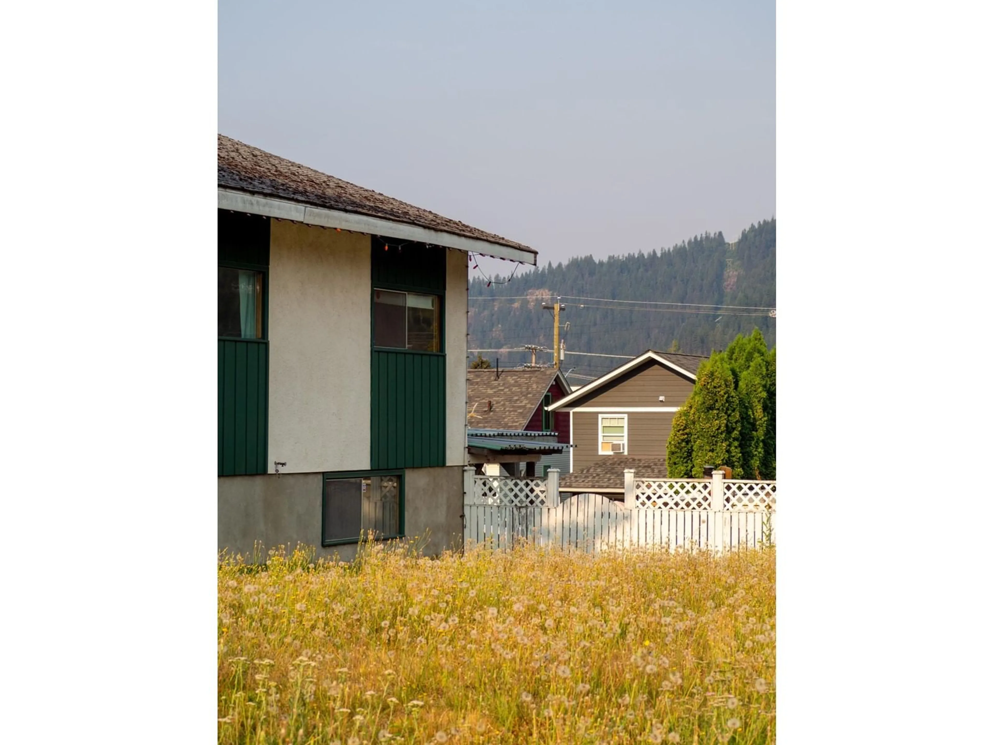 Frontside or backside of a home, the front or back of building for 817 FOURTH Street, Nelson British Columbia V1L2T1