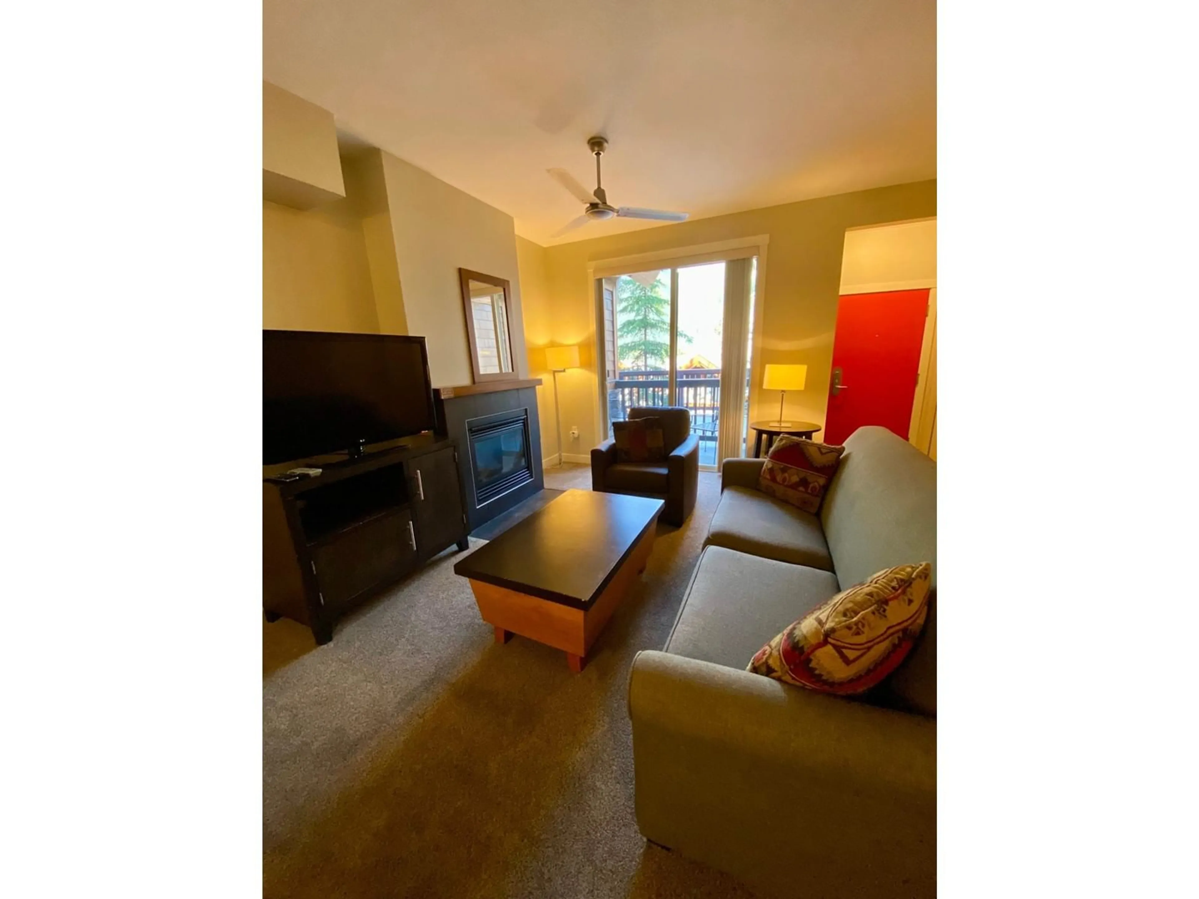 Living room, not visible floor for 2049 SUMMIT Drive Unit# 214c, Panorama British Columbia V0A1T0