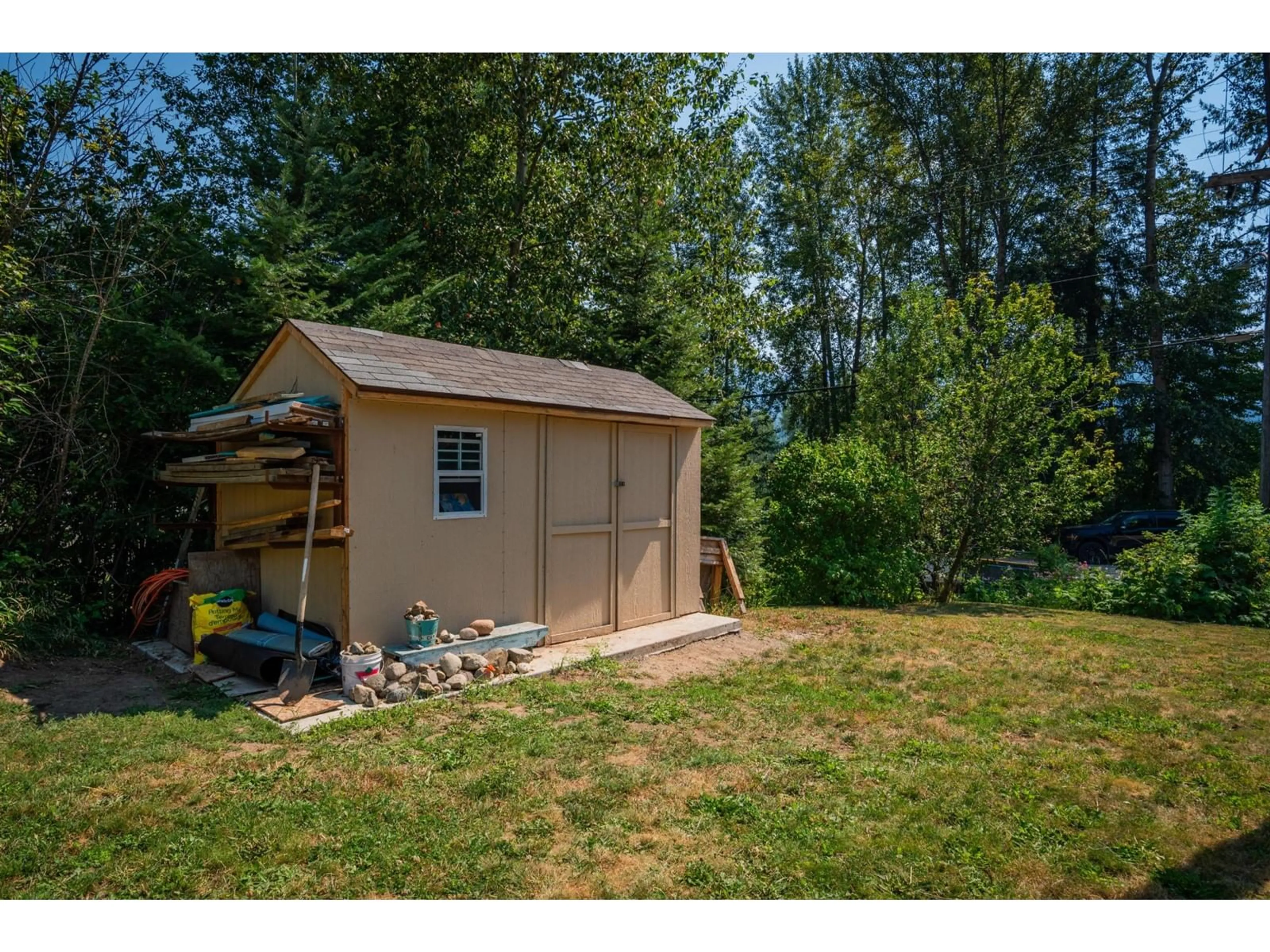 Shed for 16 PARK Avenue, Fruitvale British Columbia V0G1L0