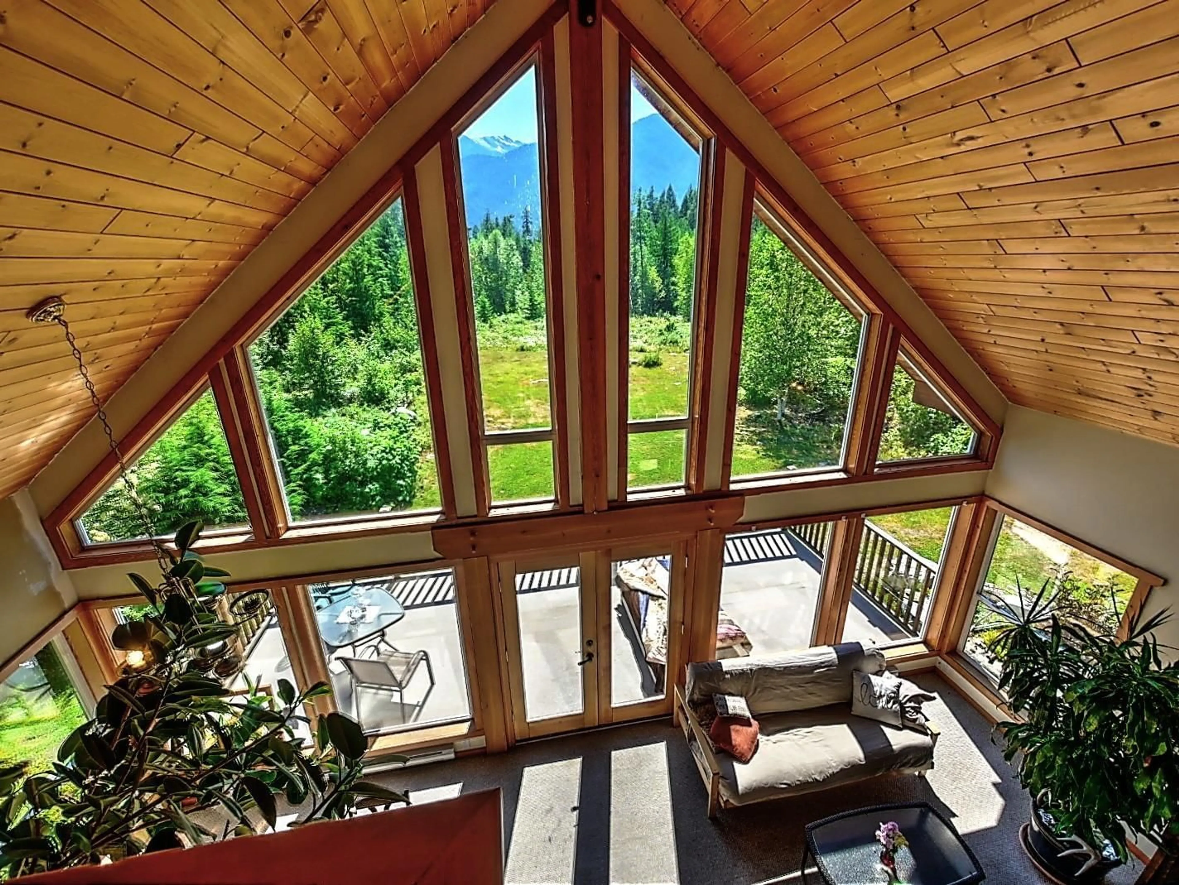 Indoor foyer, wood floors for 325 EAST WILSON CREEK  E Road, Rosebery British Columbia V0G1S1