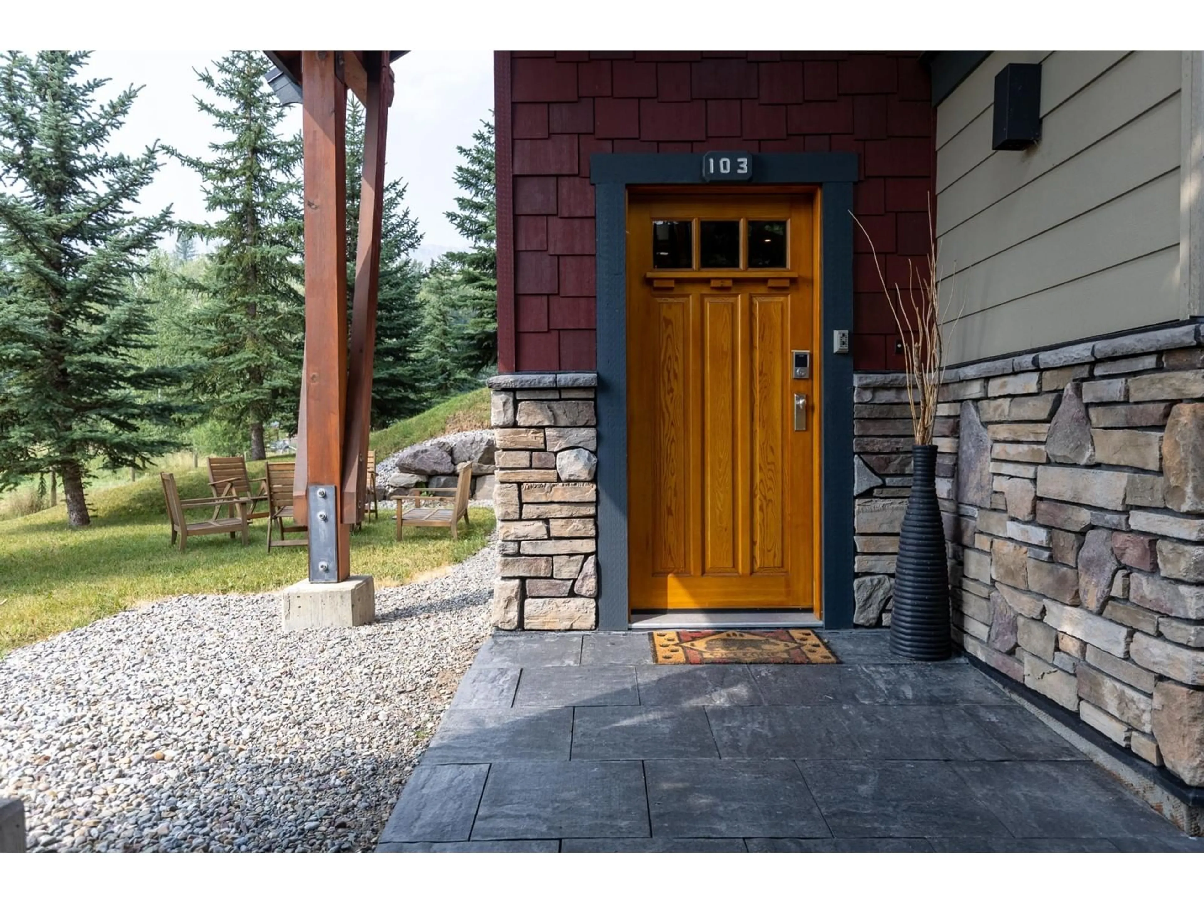 Indoor entryway, wood floors for 53 RIVERMOUNT Place Unit# 103, Fernie British Columbia V0B1M7