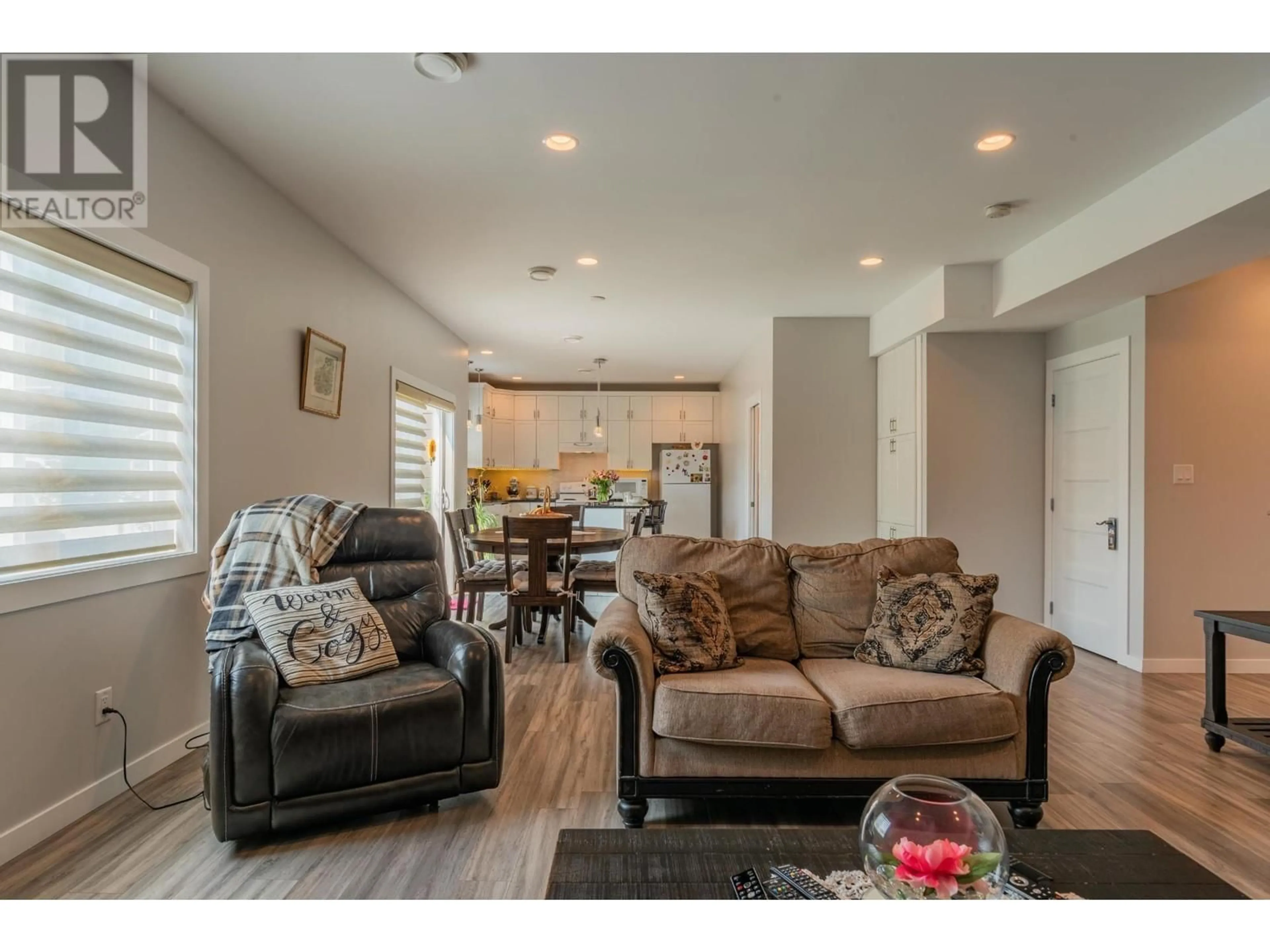 Living room with furniture, unknown for 1532 ASPEN LANE, Castlegar British Columbia V1N4X8