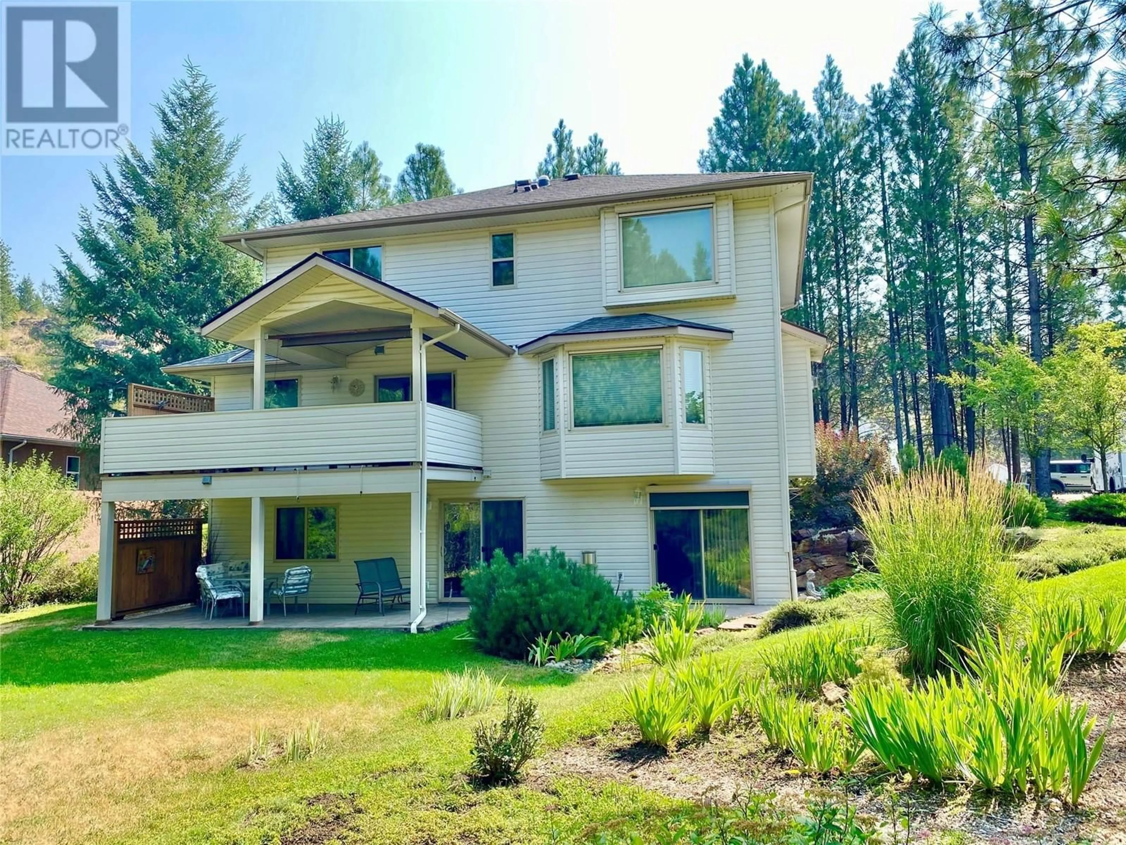 Home with vinyl exterior material, street for 370 PROSPECT DRIVE, Grand Forks British Columbia V0H1H2