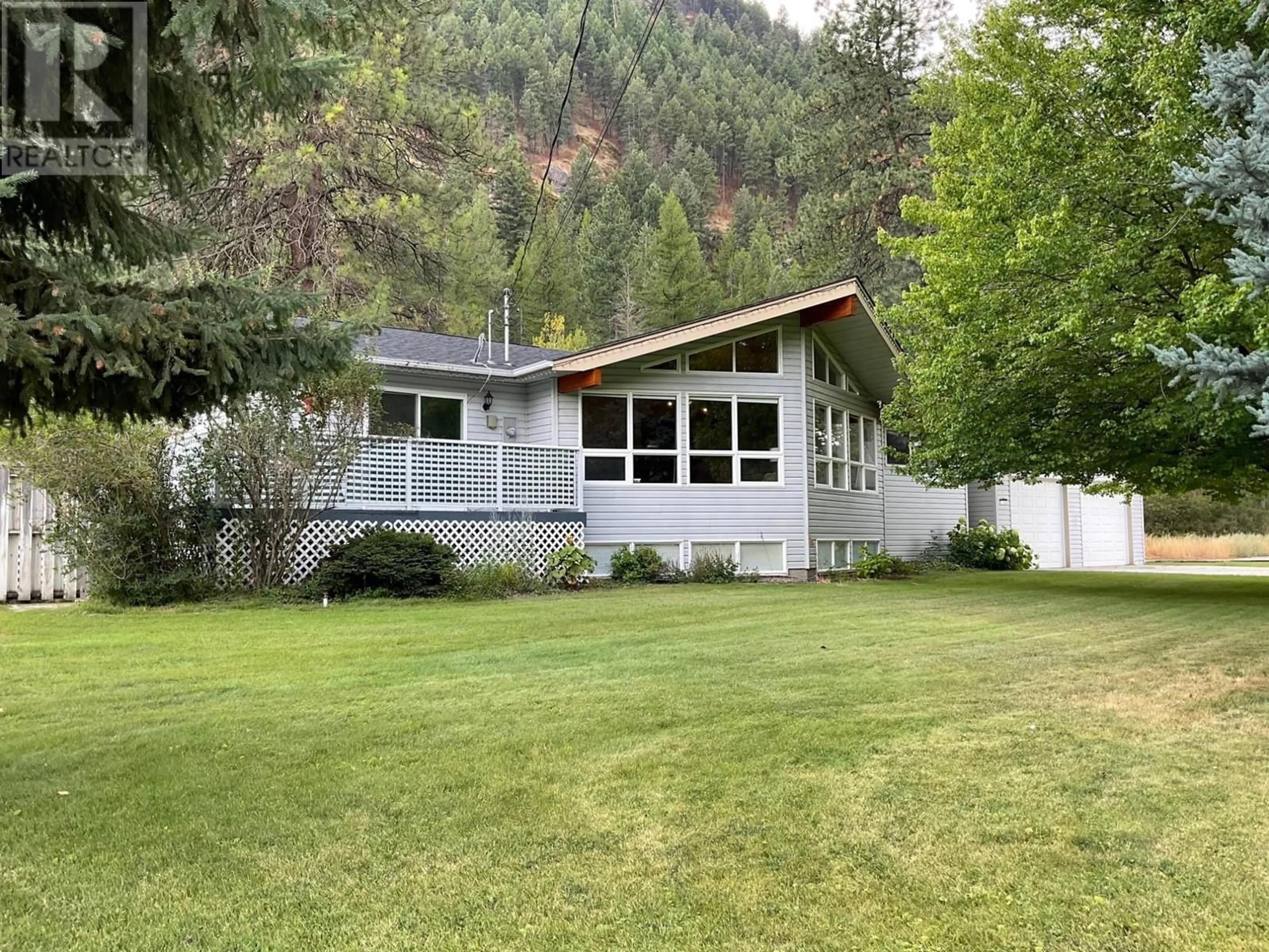 Home with vinyl exterior material, mountain view for 706 CENTRAL AVENUE, Midway British Columbia V0H1M0
