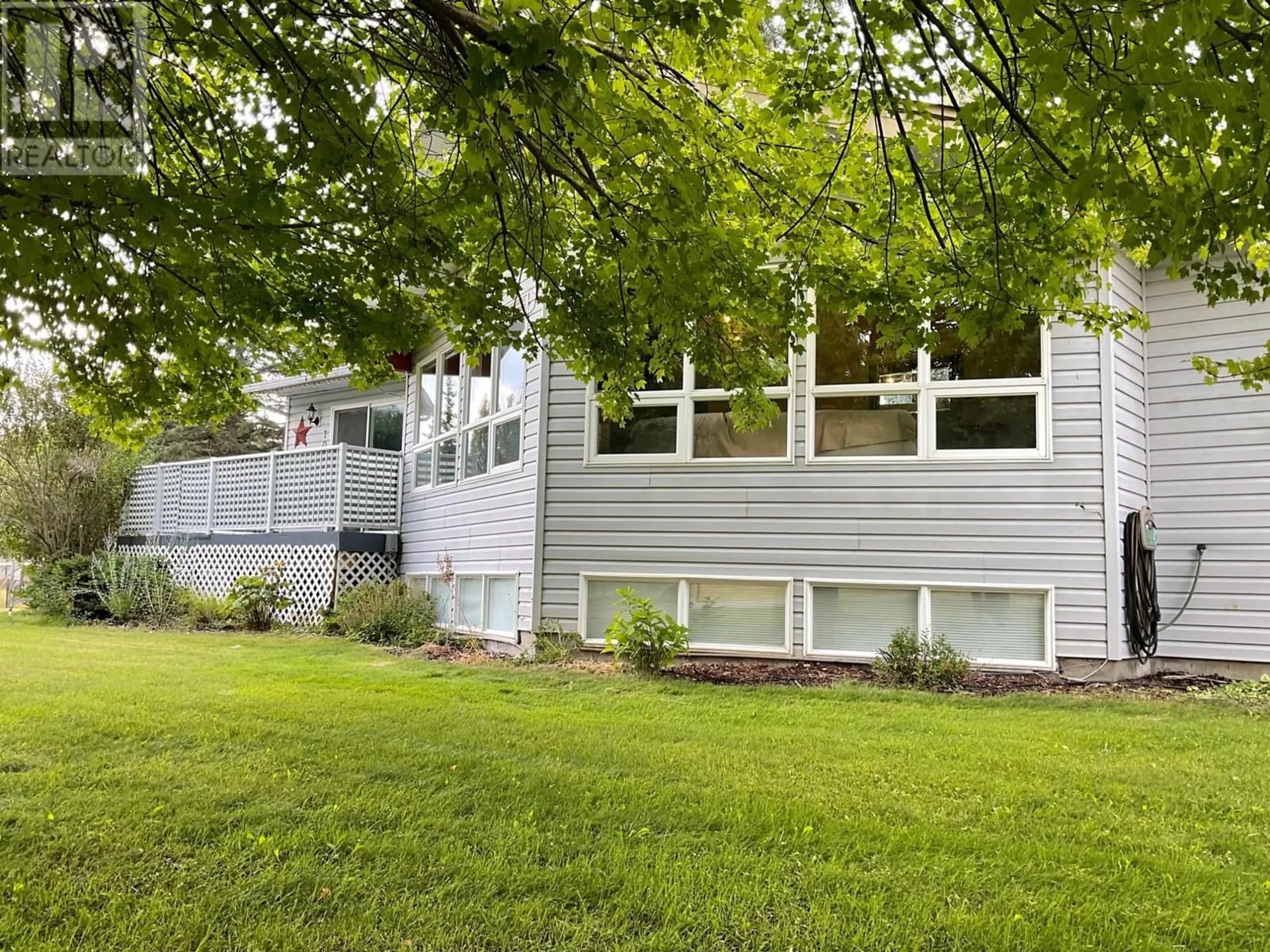 Home with vinyl exterior material, unknown for 706 CENTRAL AVENUE, Midway British Columbia V0H1M0