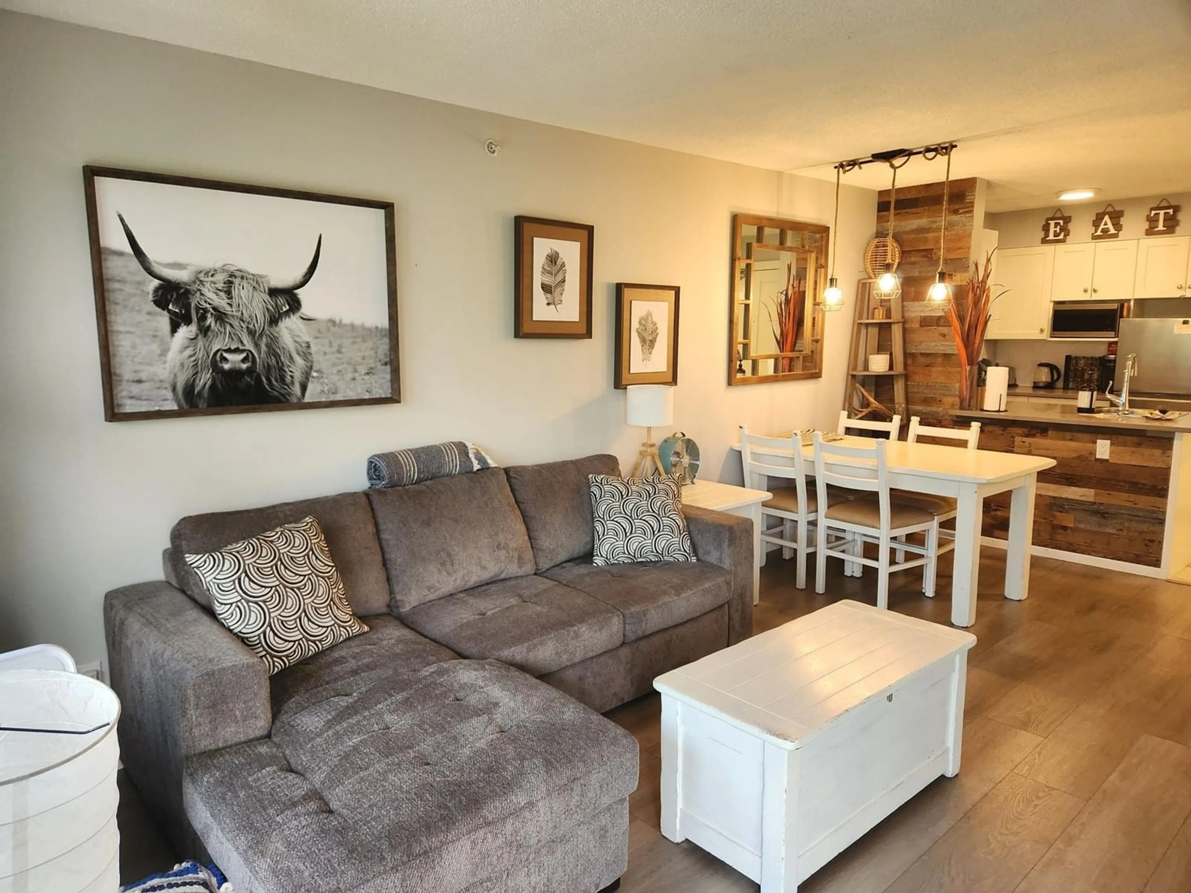 Living room, wood floors for 2060 SUMMIT Drive Unit# 412, Panorama British Columbia V0A1T0