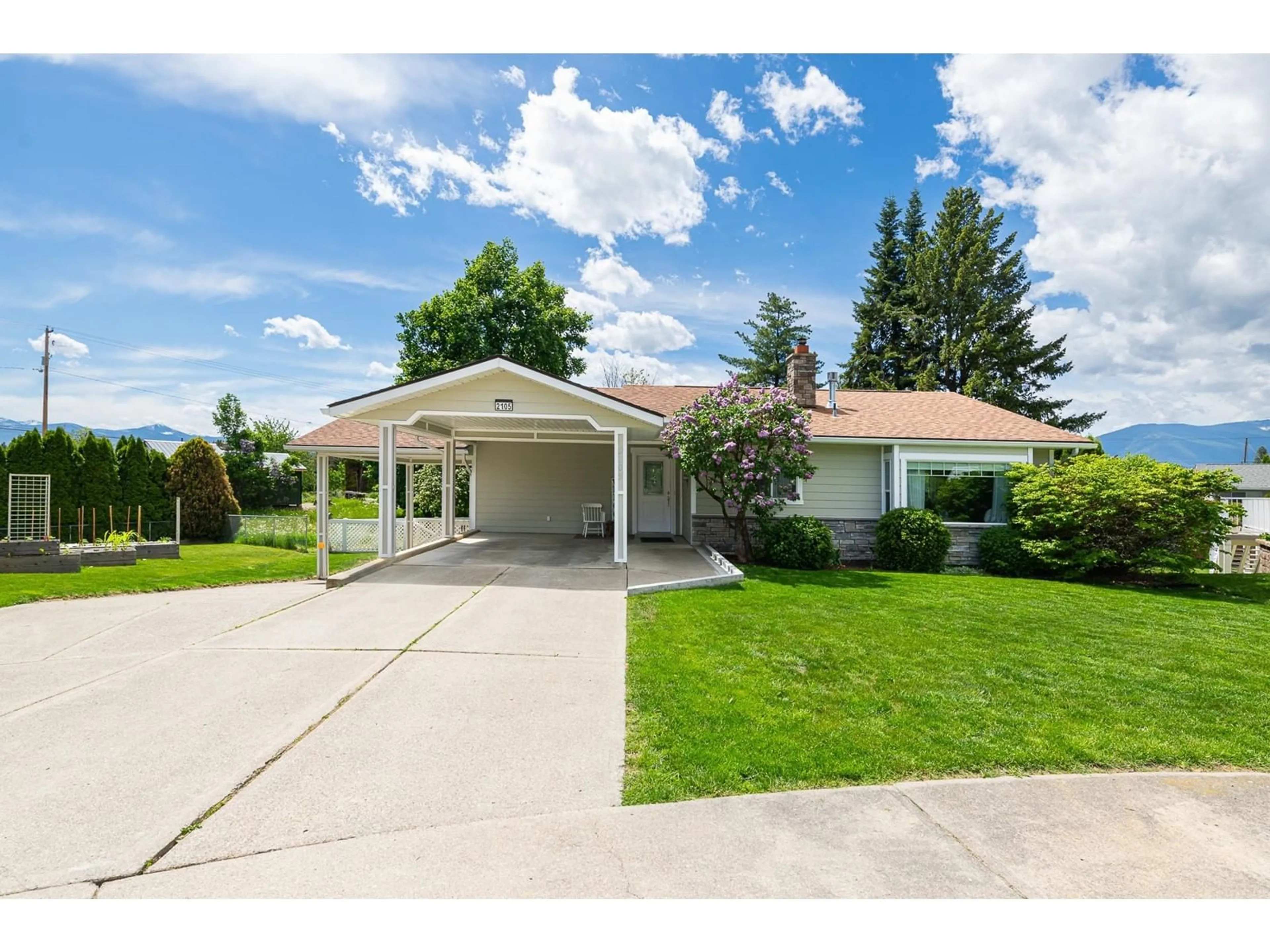 Frontside or backside of a home for 2105 MAPLE PLACE, Creston British Columbia V0B1G5