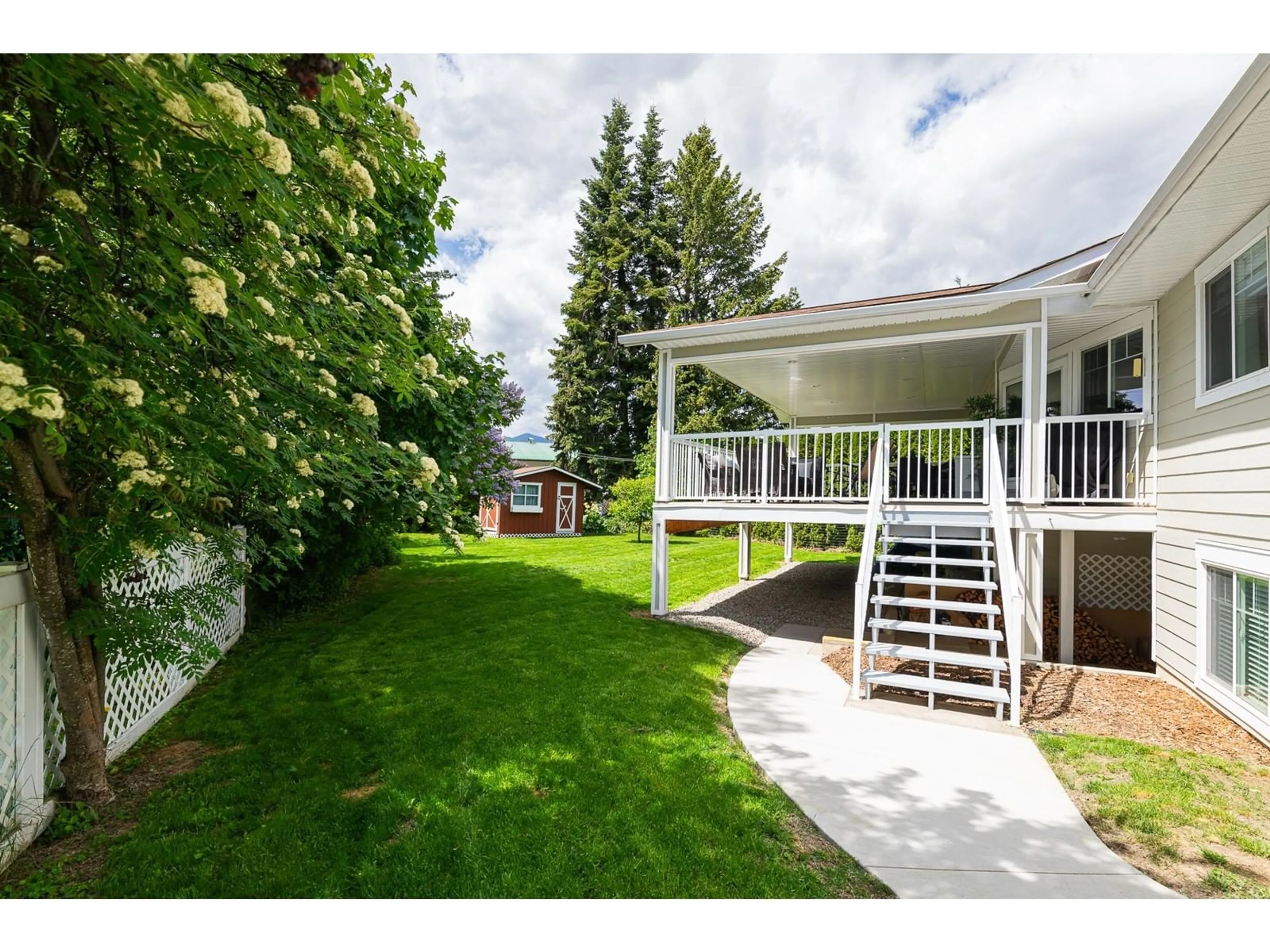 Patio for 2105 MAPLE PLACE, Creston British Columbia V0B1G5