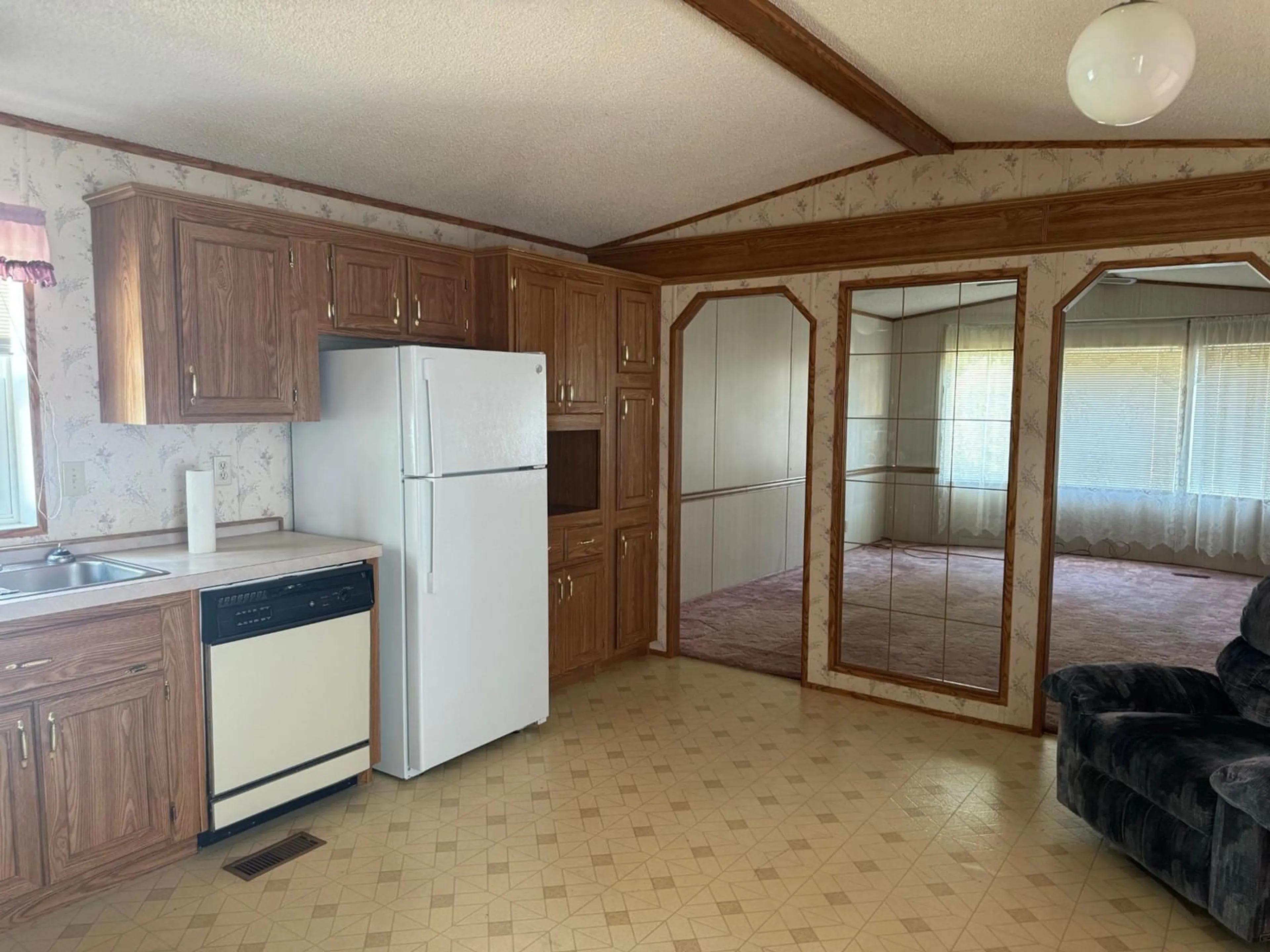 Standard kitchen, unknown floor, cottage for 1421 ERICKSON Road Unit# 9, Creston British Columbia V0B1G1