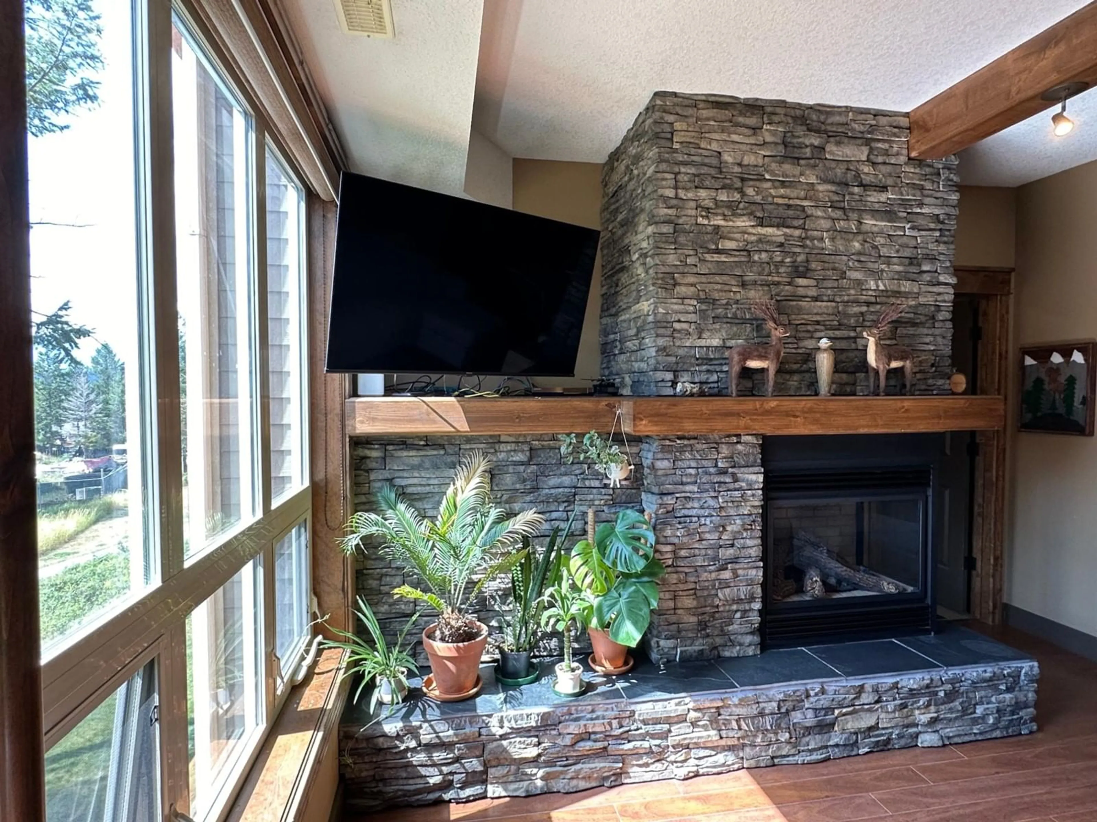 Living room, wood floors for 7495 COLUMBIA Avenue Unit# 2203, Radium Hot Springs British Columbia V0A1M0