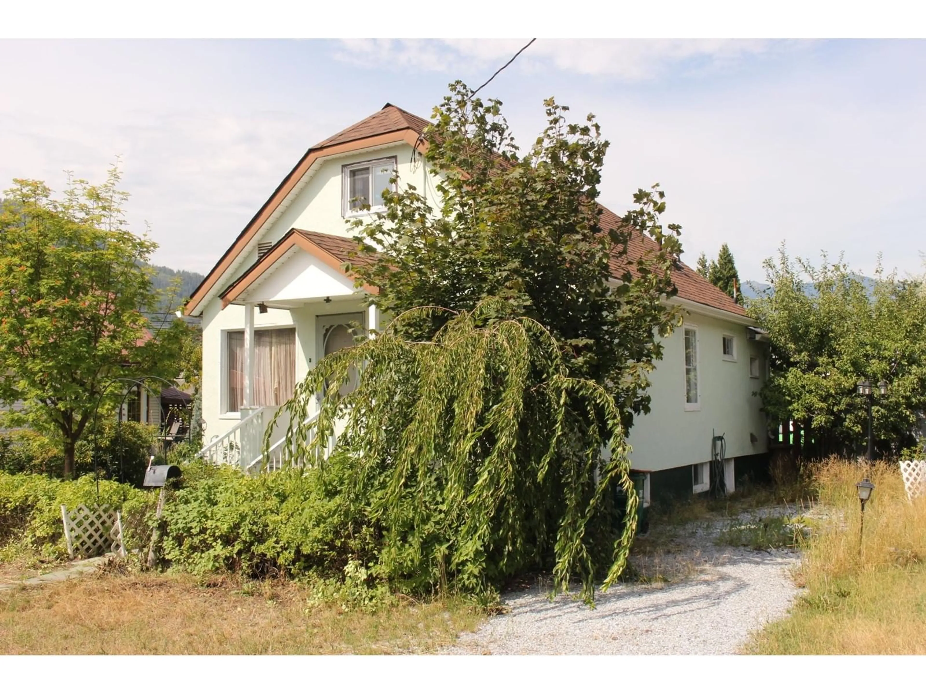 Frontside or backside of a home, cottage for 1889 BOWSER Street, Trail British Columbia V1R2Z5