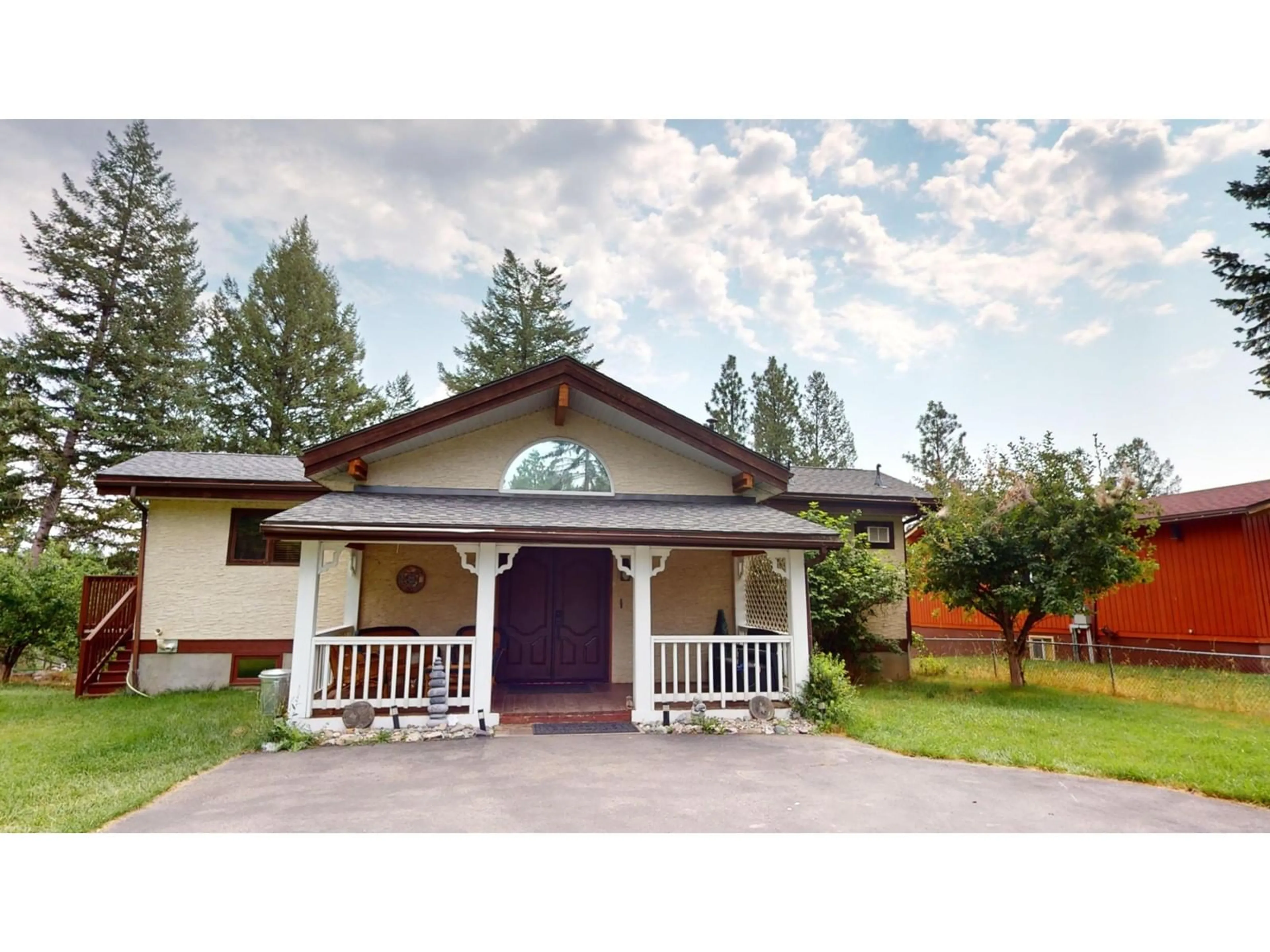 Frontside or backside of a home, cottage for 386 CURRIE Road, Baynes Lake British Columbia V0B1T4