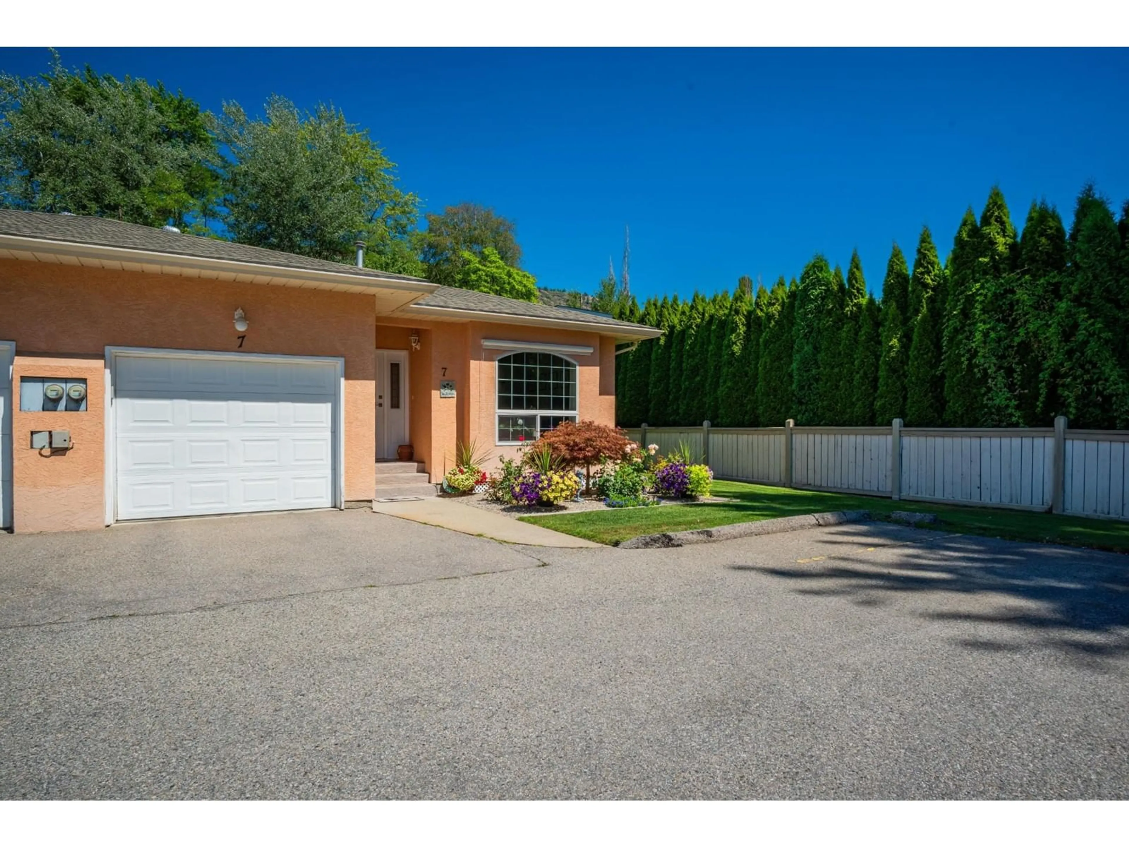 Frontside or backside of a home, the street view for 2205 ROCKLAND Avenue Unit# 7, Trail British Columbia V1R3G3