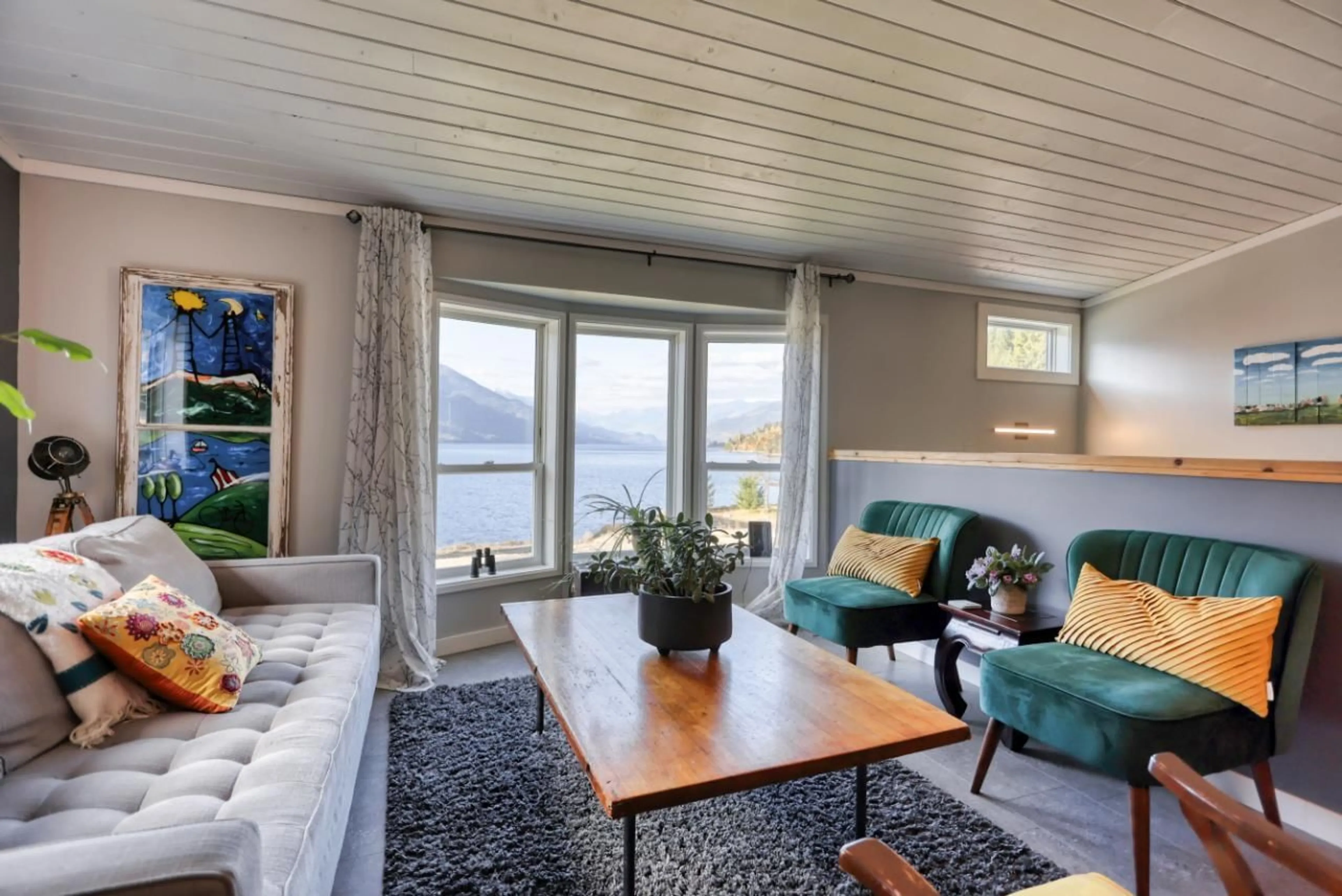 Living room, wood floors for 810 SILVER COVE Drive, Silverton British Columbia V0G1S0