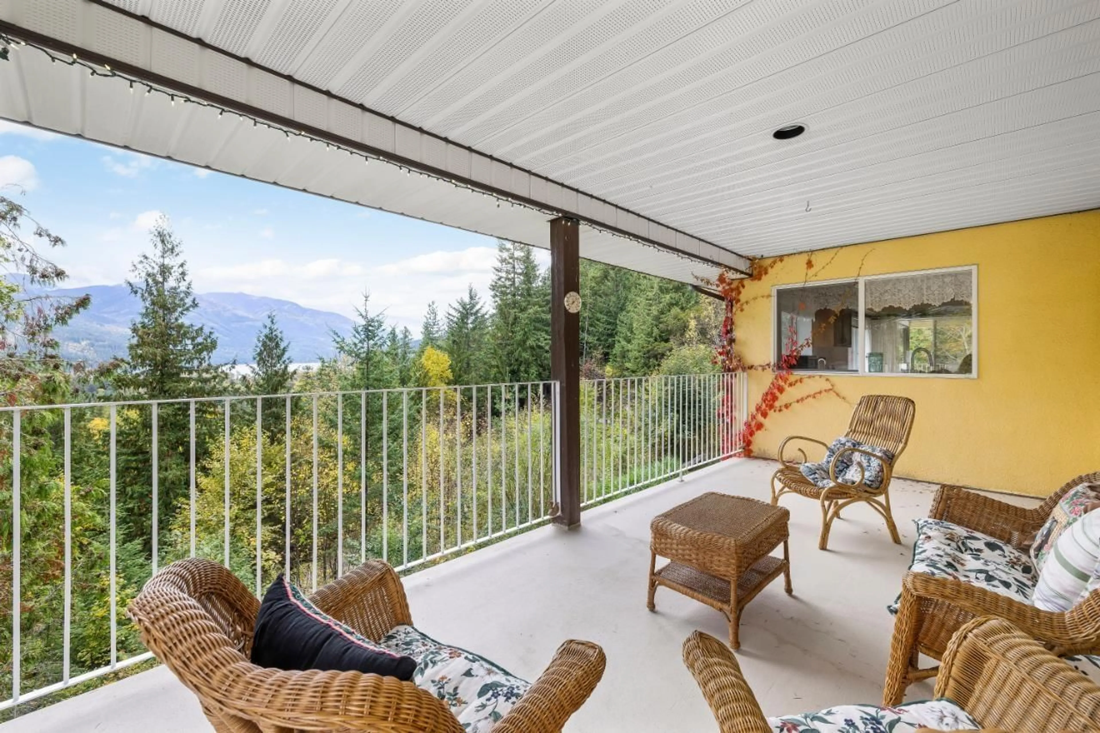 Patio, cottage for 16155 SEYMOUR Road, Crawford Bay British Columbia V0B1E0